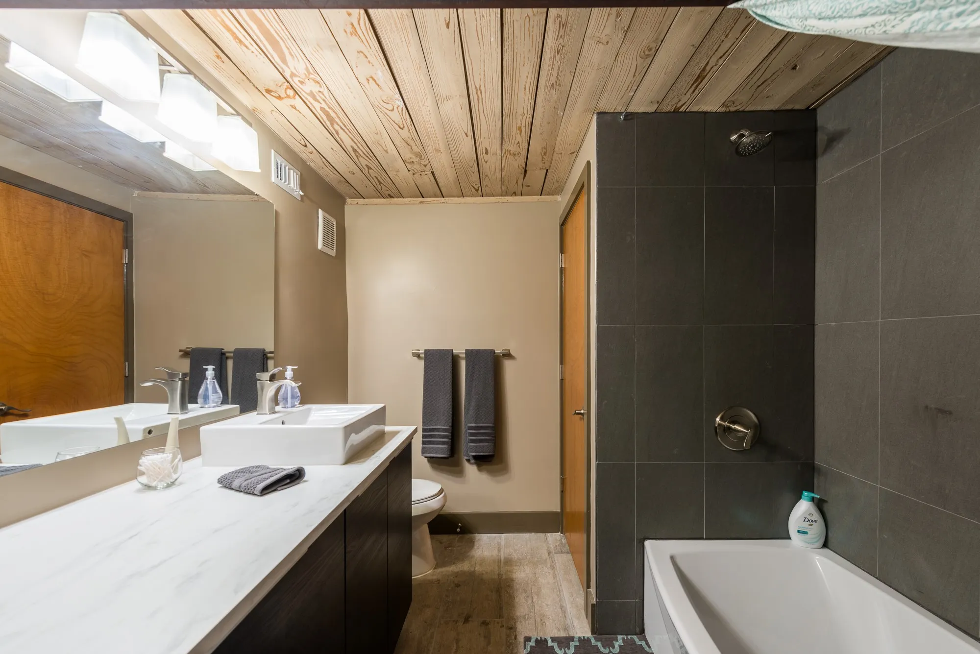 Townhouse For Rent in Dallas County , 3100 Commerce Street 140, Dallas, Texas 75226, 1 Bedroom, 1 Bathroom, Garage spaces, 1,000 Sqft, built in 1940, Price $1,899, mls#21291237, Real Estate Agent in Dallas, Homes For Rent in Dallas county, Homes For Rent in Dallas, Realtor in Dallas Texas, Real Estate Brokerage Independent Realty Texas, Luminita Cordes Realtor