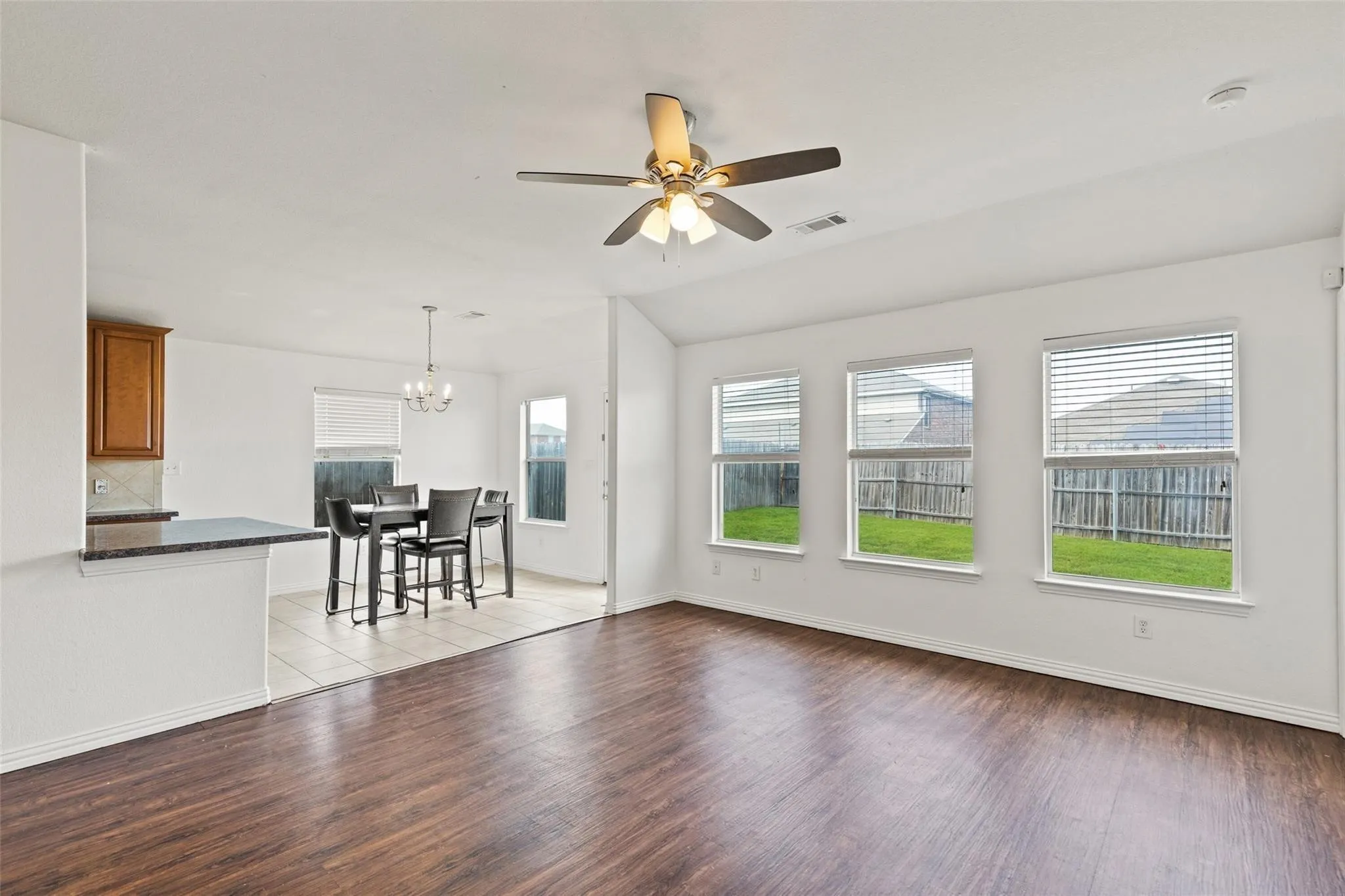 Single Family Residence For Rent in Collin County , 325 Crosscreek Drive, Princeton, Texas 75407, 4 Bedroom, 2 Bathroom, 2 Garage spaces, 1,540 Sqft, built in 2009, mls#21291248, Real Estate Agent in Princeton, Homes For Rent in Collin county, Homes For Rent in Princeton, Realtor in Princeton Texas, Real Estate Brokerage Independent Realty Texas, Luminita Cordes Realtor