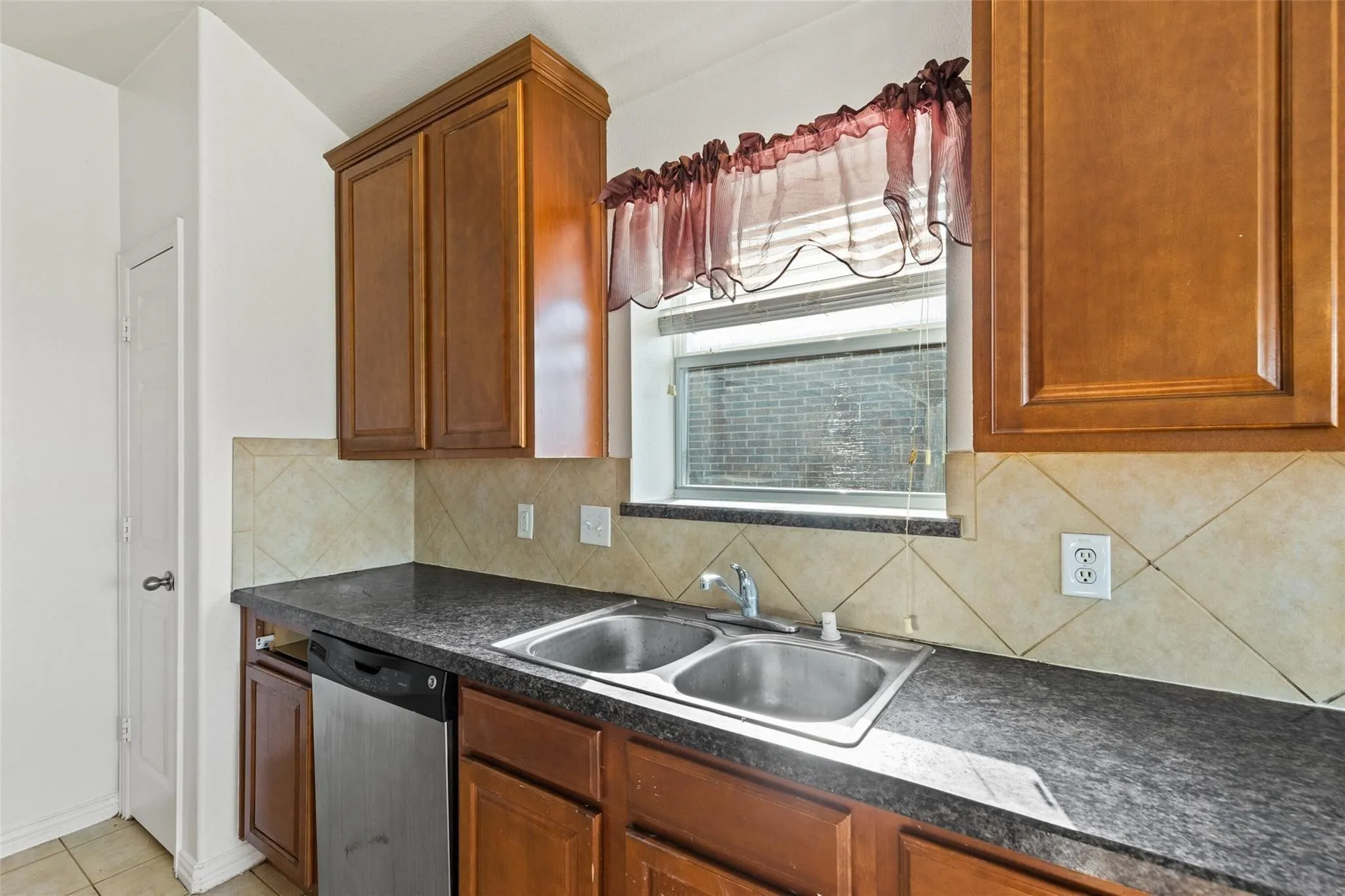 Single Family Residence For Rent in Collin County , 325 Crosscreek Drive, Princeton, Texas 75407, 4 Bedroom, 2 Bathroom, 2 Garage spaces, 1,540 Sqft, built in 2009, mls#21291248, Real Estate Agent in Princeton, Homes For Rent in Collin county, Homes For Rent in Princeton, Realtor in Princeton Texas, Real Estate Brokerage Independent Realty Texas, Luminita Cordes Realtor