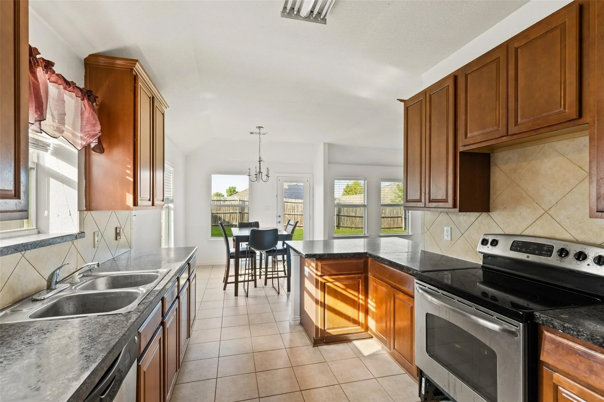 Single Family Residence For Rent in Collin County , 325 Crosscreek Drive, Princeton, Texas 75407, 4 Bedroom, 2 Bathroom, 2 Garage spaces, 1,540 Sqft, built in 2009, mls#21291248, Real Estate Agent in Princeton, Homes For Rent in Collin county, Homes For Rent in Princeton, Realtor in Princeton Texas, Real Estate Brokerage Independent Realty Texas, Luminita Cordes Realtor