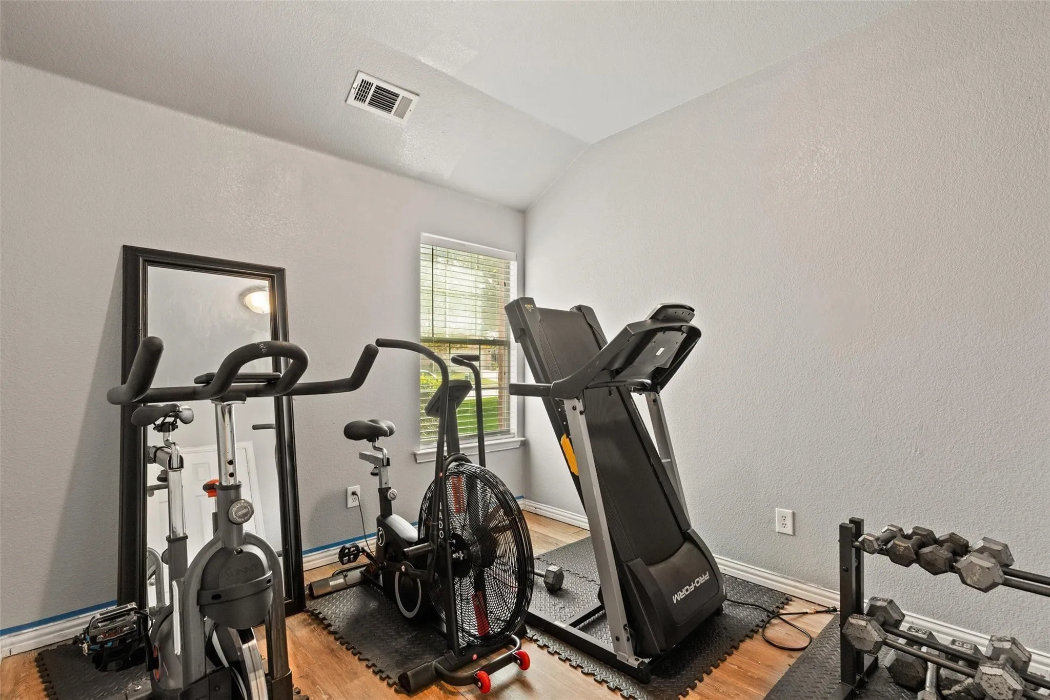 Single Family Residence For Rent in Collin County , 325 Crosscreek Drive, Princeton, Texas 75407, 4 Bedroom, 2 Bathroom, 2 Garage spaces, 1,540 Sqft, built in 2009, mls#21291248, Real Estate Agent in Princeton, Homes For Rent in Collin county, Homes For Rent in Princeton, Realtor in Princeton Texas, Real Estate Brokerage Independent Realty Texas, Luminita Cordes Realtor