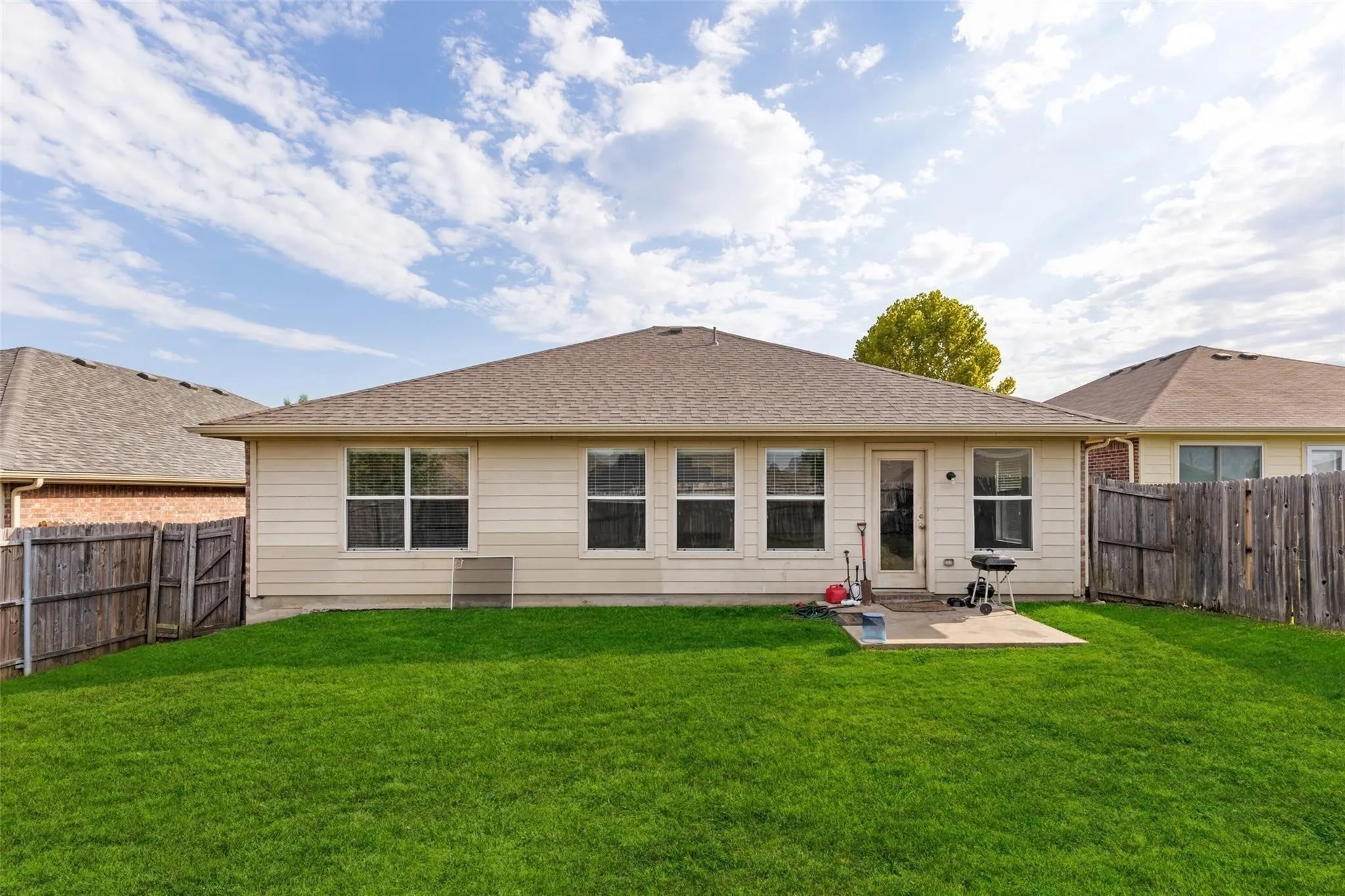 Single Family Residence For Rent in Collin County , 325 Crosscreek Drive, Princeton, Texas 75407, 4 Bedroom, 2 Bathroom, 2 Garage spaces, 1,540 Sqft, built in 2009, mls#21291248, Real Estate Agent in Princeton, Homes For Rent in Collin county, Homes For Rent in Princeton, Realtor in Princeton Texas, Real Estate Brokerage Independent Realty Texas, Luminita Cordes Realtor