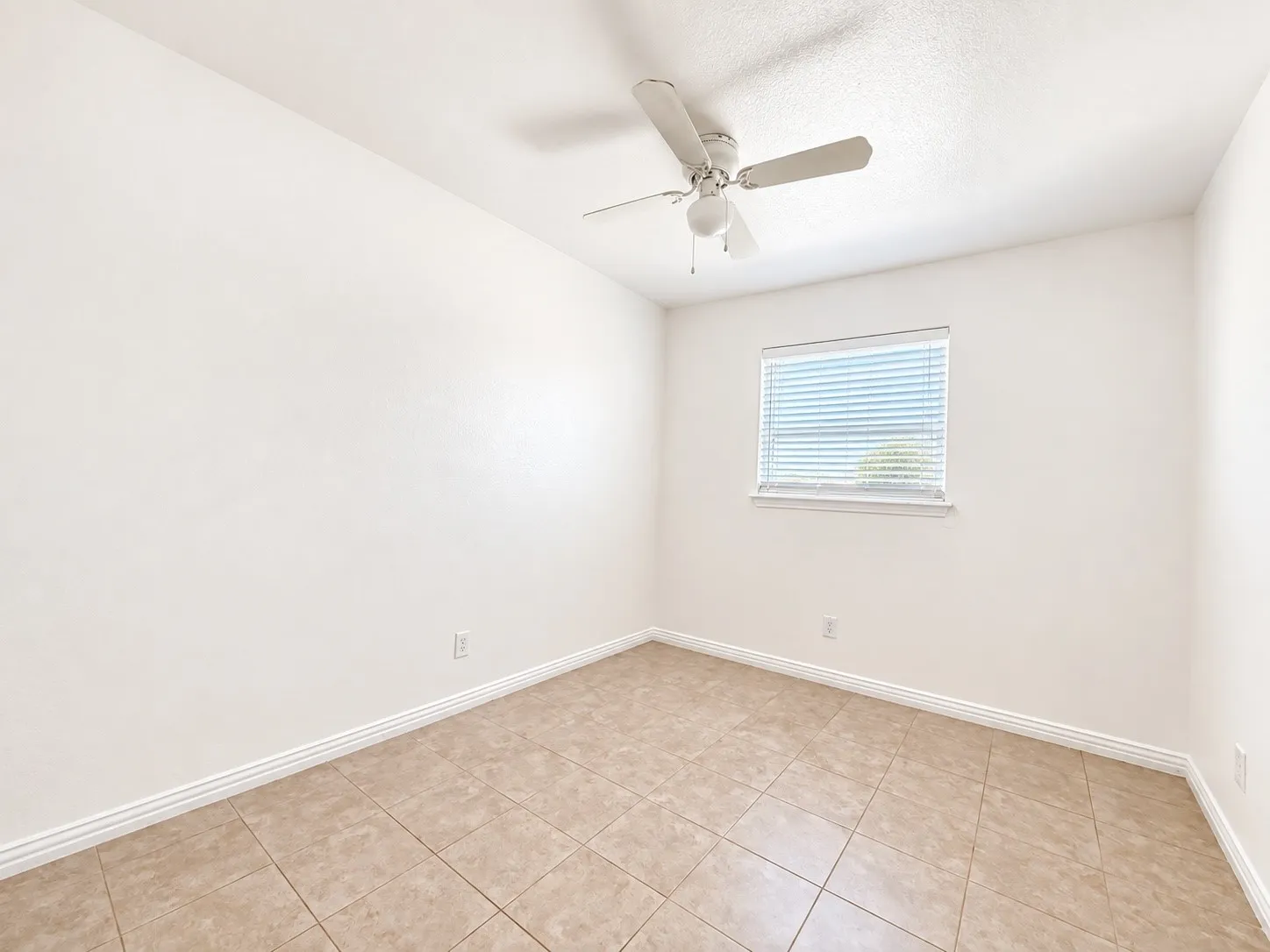 Single Family Residence For Sale in Collin County , 2912 Price Drive, Plano, Texas 75074, 3 Bedroom, 1 Bathroom, 1 Garage spaces, 1,044 Sqft, built in 1962, mls#21291141, Real Estate Agent in Plano, Homes For Sale in Collin county, Homes For Sale in Plano, Realtor in Plano Texas, Real Estate Brokerage Independent Realty Texas, Luminita Cordes Realtor
