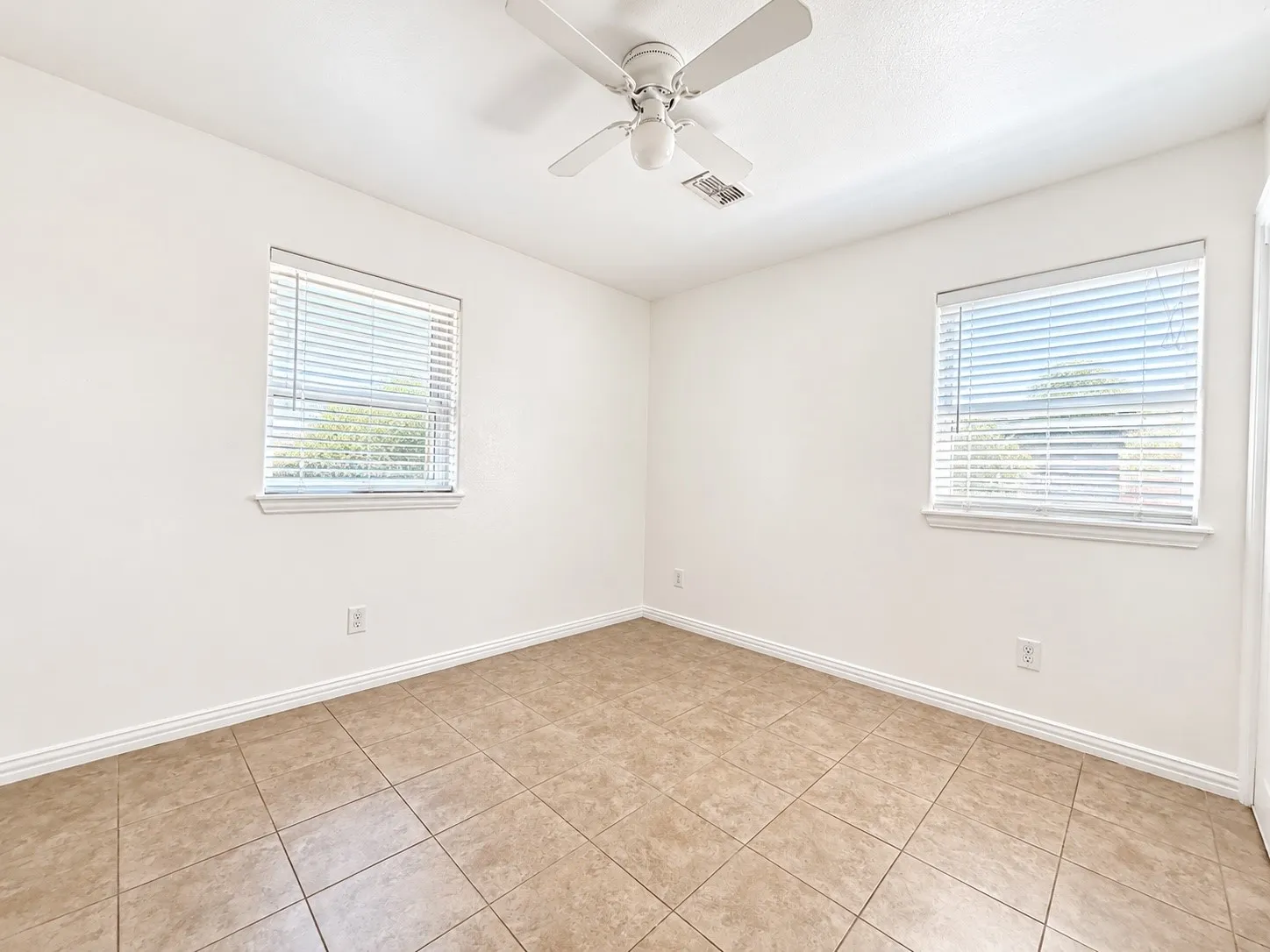 Single Family Residence For Sale in Collin County , 2912 Price Drive, Plano, Texas 75074, 3 Bedroom, 1 Bathroom, 1 Garage spaces, 1,044 Sqft, built in 1962, mls#21291141, Real Estate Agent in Plano, Homes For Sale in Collin county, Homes For Sale in Plano, Realtor in Plano Texas, Real Estate Brokerage Independent Realty Texas, Luminita Cordes Realtor
