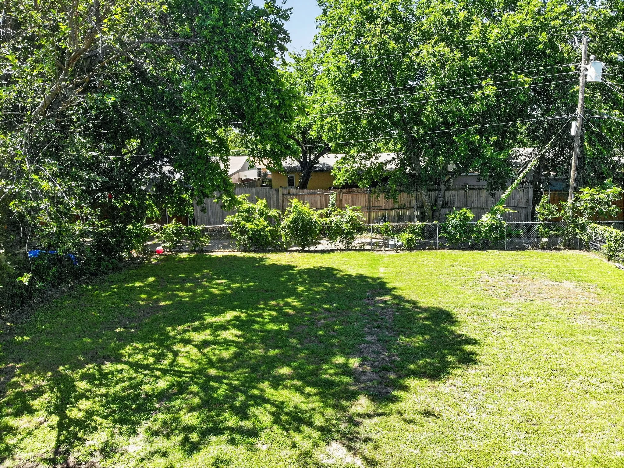 Single Family Residence For Sale in Collin County , 2912 Price Drive, Plano, Texas 75074, 3 Bedroom, 1 Bathroom, 1 Garage spaces, 1,044 Sqft, built in 1962, mls#21291141, Real Estate Agent in Plano, Homes For Sale in Collin county, Homes For Sale in Plano, Realtor in Plano Texas, Real Estate Brokerage Independent Realty Texas, Luminita Cordes Realtor