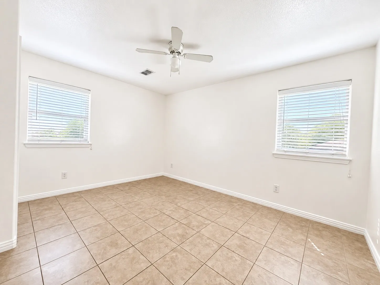 Single Family Residence For Sale in Collin County , 2912 Price Drive, Plano, Texas 75074, 3 Bedroom, 1 Bathroom, 1 Garage spaces, 1,044 Sqft, built in 1962, mls#21291141, Real Estate Agent in Plano, Homes For Sale in Collin county, Homes For Sale in Plano, Realtor in Plano Texas, Real Estate Brokerage Independent Realty Texas, Luminita Cordes Realtor