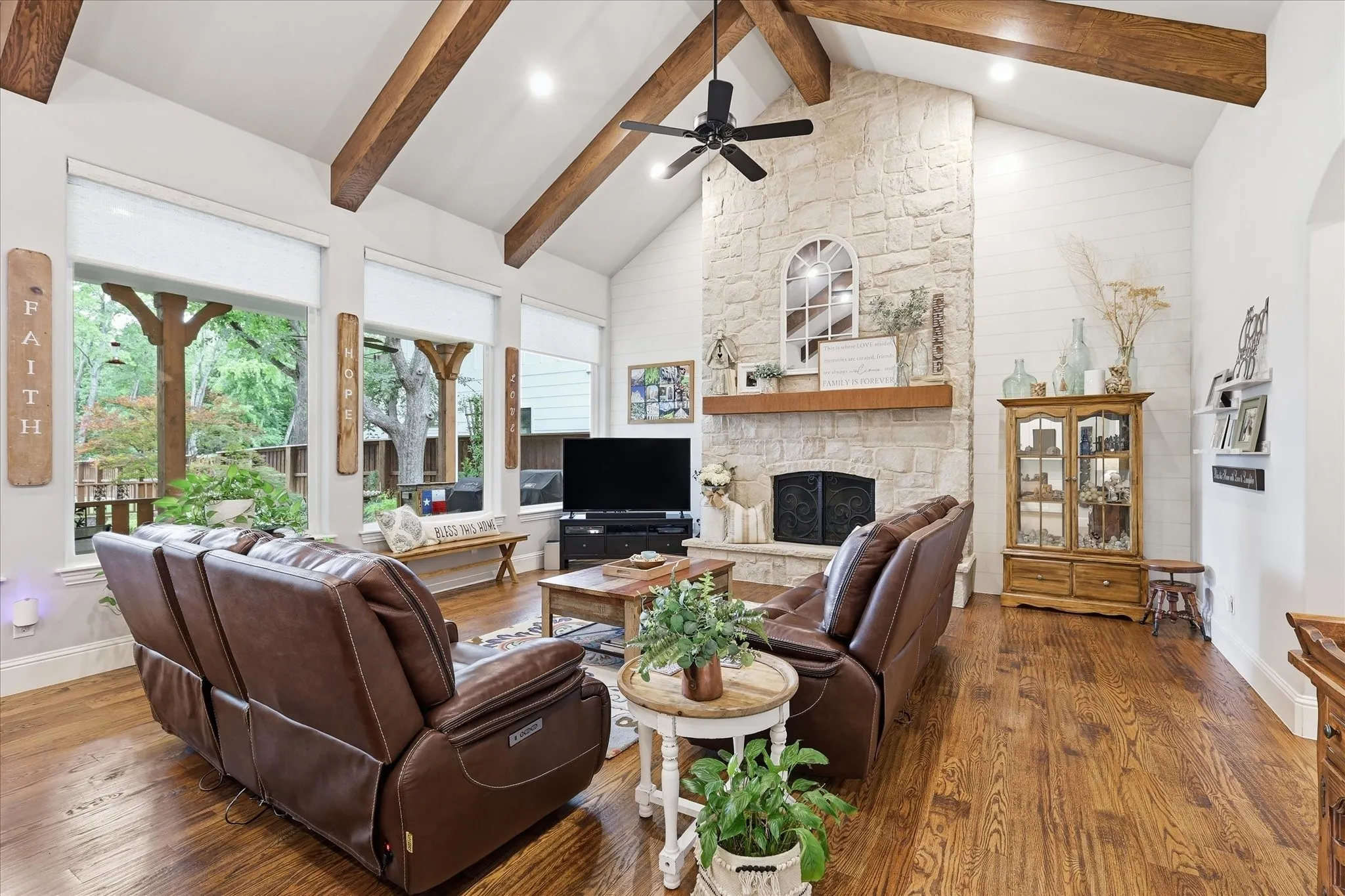 Single Family Residence For Sale in Collin County , 908 Baker Street, Mc Kinney, Texas 75069, 3 Bedroom, 3 Bathroom, 3 Garage spaces, 2,564 Sqft, built in 2019, mls#21287562, Real Estate Agent in Mc Kinney, Homes For Sale in Collin county, Homes For Sale in Mc Kinney, Realtor in Mc Kinney Texas, Real Estate Brokerage Independent Realty Texas, Luminita Cordes Realtor