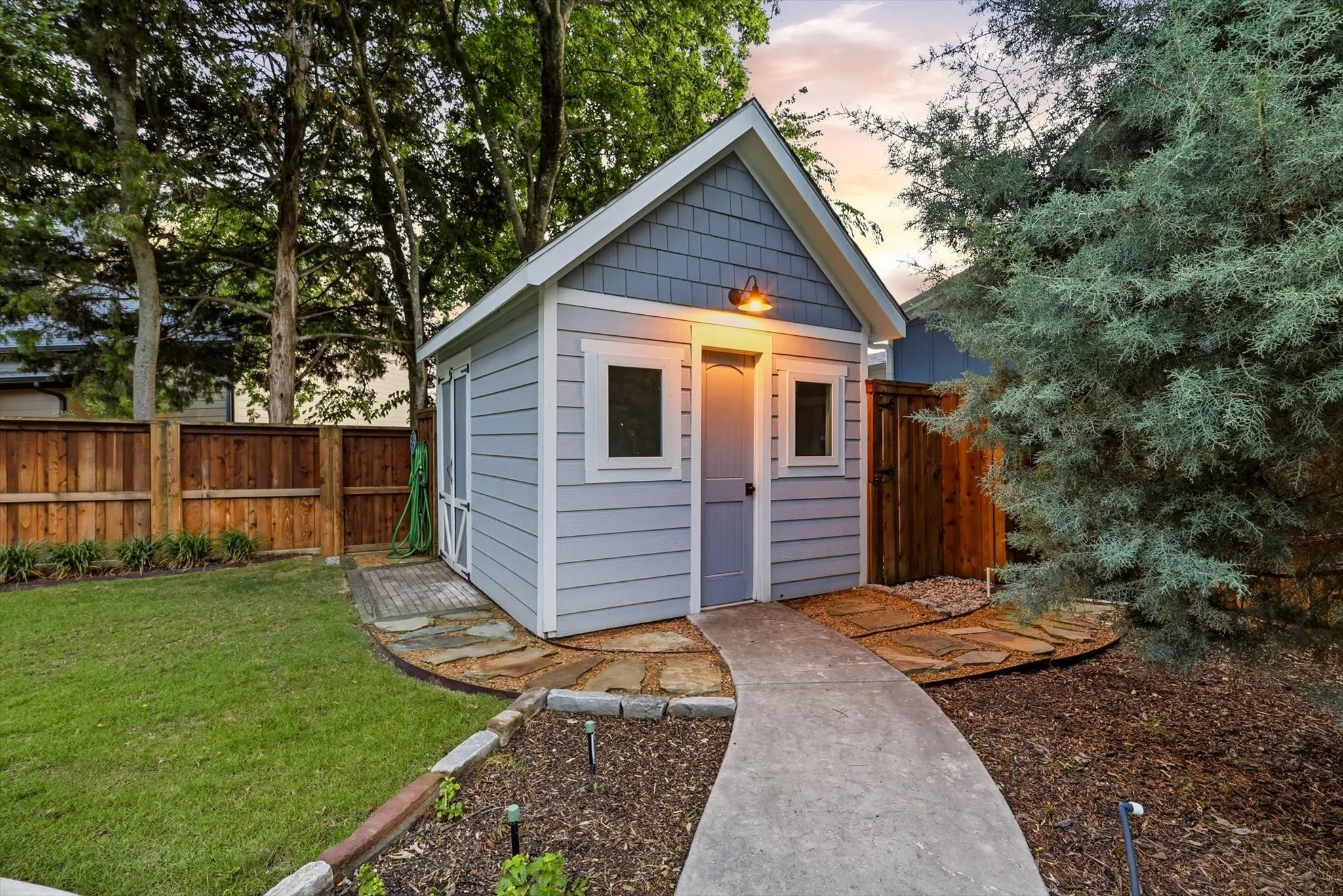 Single Family Residence For Sale in Collin County , 908 Baker Street, Mc Kinney, Texas 75069, 3 Bedroom, 3 Bathroom, 3 Garage spaces, 2,564 Sqft, built in 2019, mls#21287562, Real Estate Agent in Mc Kinney, Homes For Sale in Collin county, Homes For Sale in Mc Kinney, Realtor in Mc Kinney Texas, Real Estate Brokerage Independent Realty Texas, Luminita Cordes Realtor
