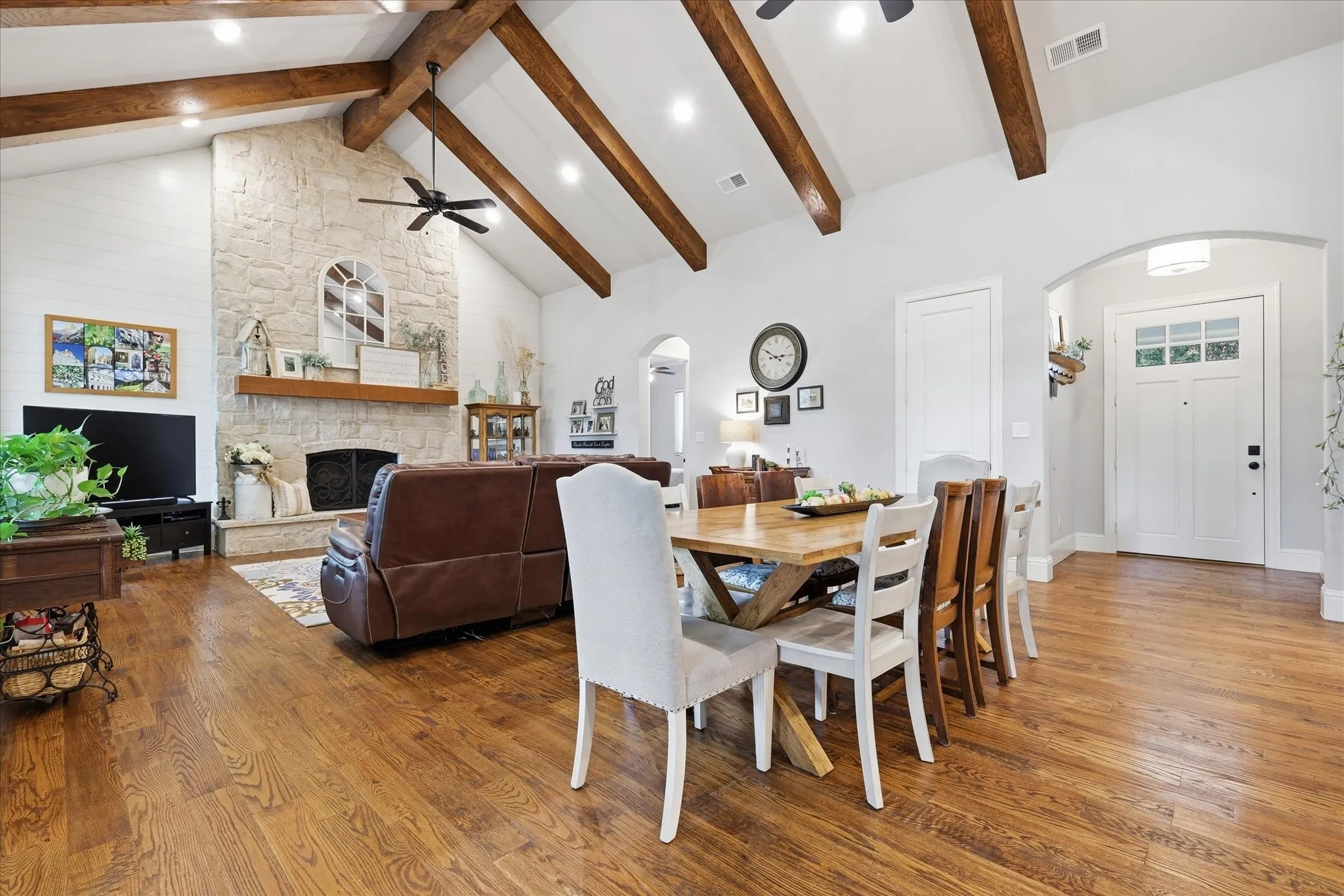 Single Family Residence For Sale in Collin County , 908 Baker Street, Mc Kinney, Texas 75069, 3 Bedroom, 3 Bathroom, 3 Garage spaces, 2,564 Sqft, built in 2019, mls#21287562, Real Estate Agent in Mc Kinney, Homes For Sale in Collin county, Homes For Sale in Mc Kinney, Realtor in Mc Kinney Texas, Real Estate Brokerage Independent Realty Texas, Luminita Cordes Realtor