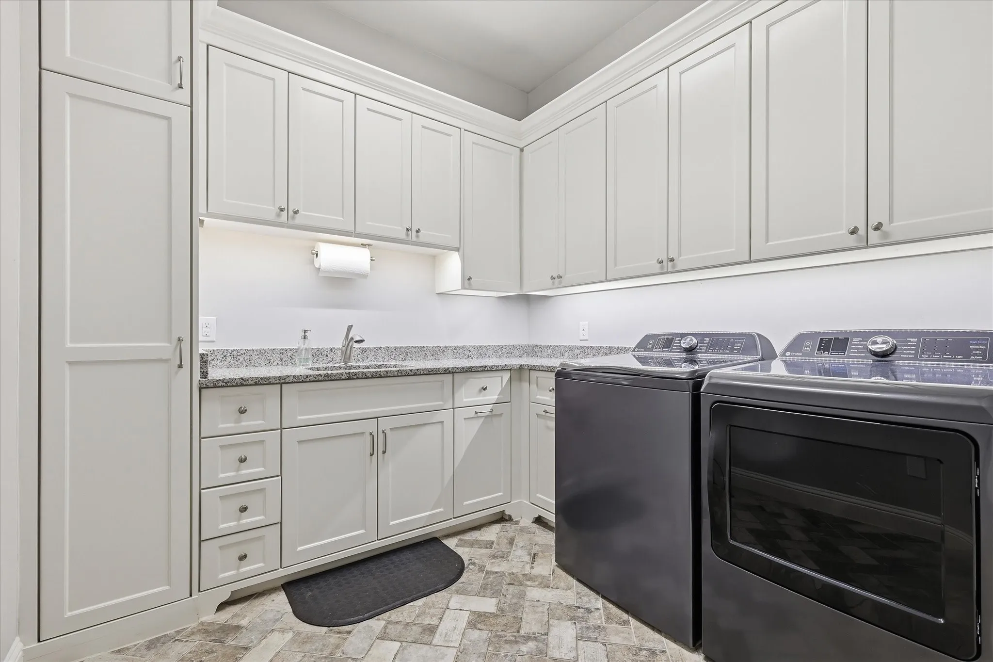 Single Family Residence For Sale in Collin County , 908 Baker Street, Mc Kinney, Texas 75069, 3 Bedroom, 3 Bathroom, 3 Garage spaces, 2,564 Sqft, built in 2019, mls#21287562, Real Estate Agent in Mc Kinney, Homes For Sale in Collin county, Homes For Sale in Mc Kinney, Realtor in Mc Kinney Texas, Real Estate Brokerage Independent Realty Texas, Luminita Cordes Realtor