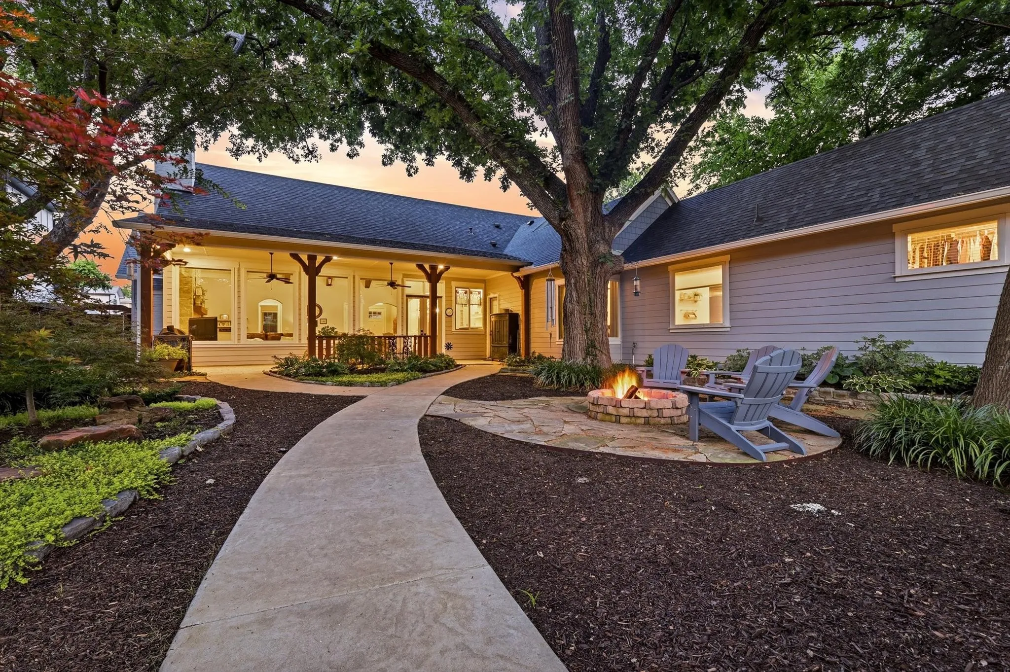 Single Family Residence For Sale in Collin County , 908 Baker Street, Mc Kinney, Texas 75069, 3 Bedroom, 3 Bathroom, 3 Garage spaces, 2,564 Sqft, built in 2019, mls#21287562, Real Estate Agent in Mc Kinney, Homes For Sale in Collin county, Homes For Sale in Mc Kinney, Realtor in Mc Kinney Texas, Real Estate Brokerage Independent Realty Texas, Luminita Cordes Realtor
