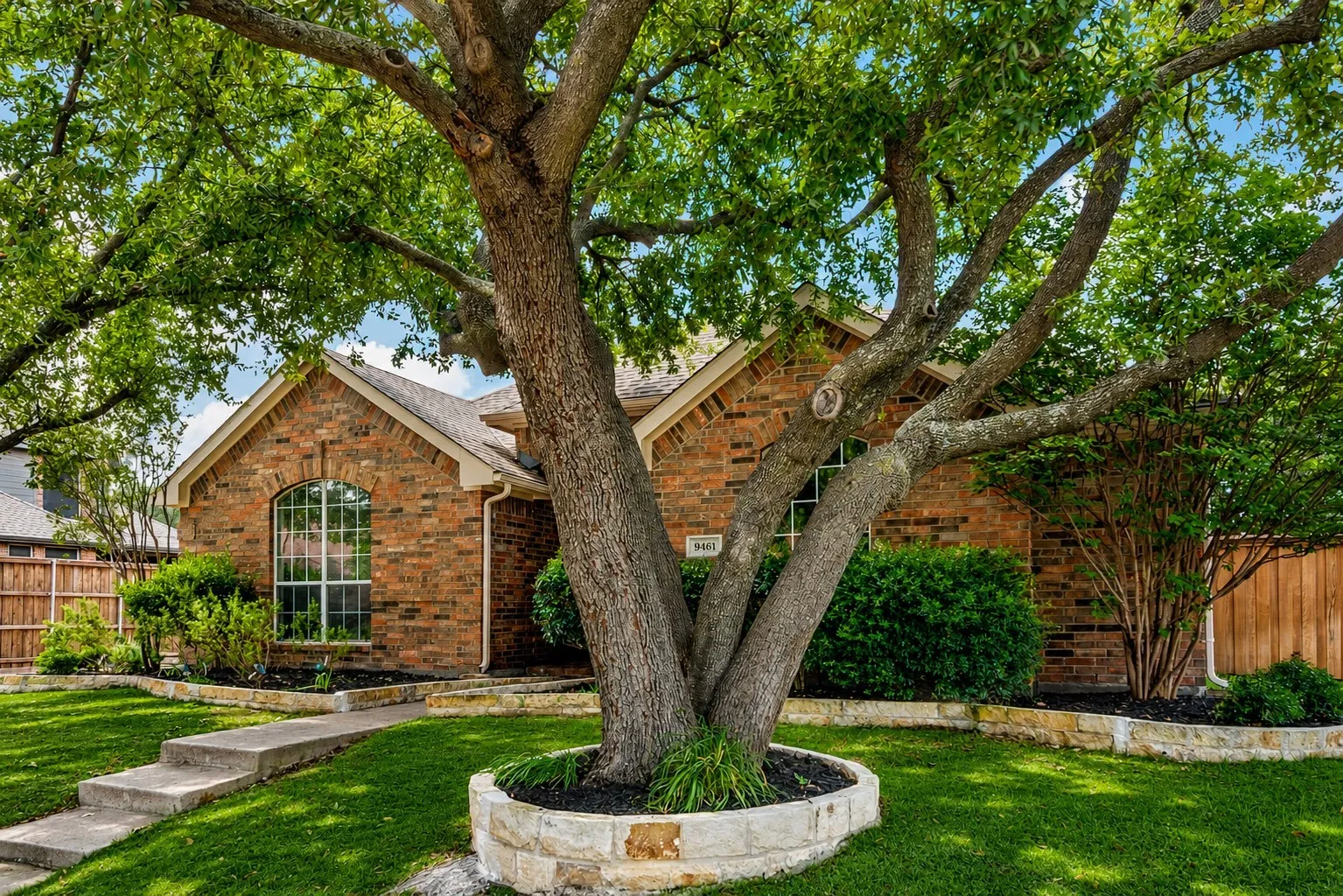 Single Family Residence For Sale in Denton County , 9461 Wichita Trail, Frisco, Texas 75033, 4 Bedroom, 2 Bathroom, 2 Garage spaces, 1,753 Sqft, built in 1999, mls#21290921, Real Estate Agent in Frisco, Homes For Sale in Denton county, Homes For Sale in Frisco, Realtor in Frisco Texas, Real Estate Brokerage Independent Realty Texas, Luminita Cordes Realtor