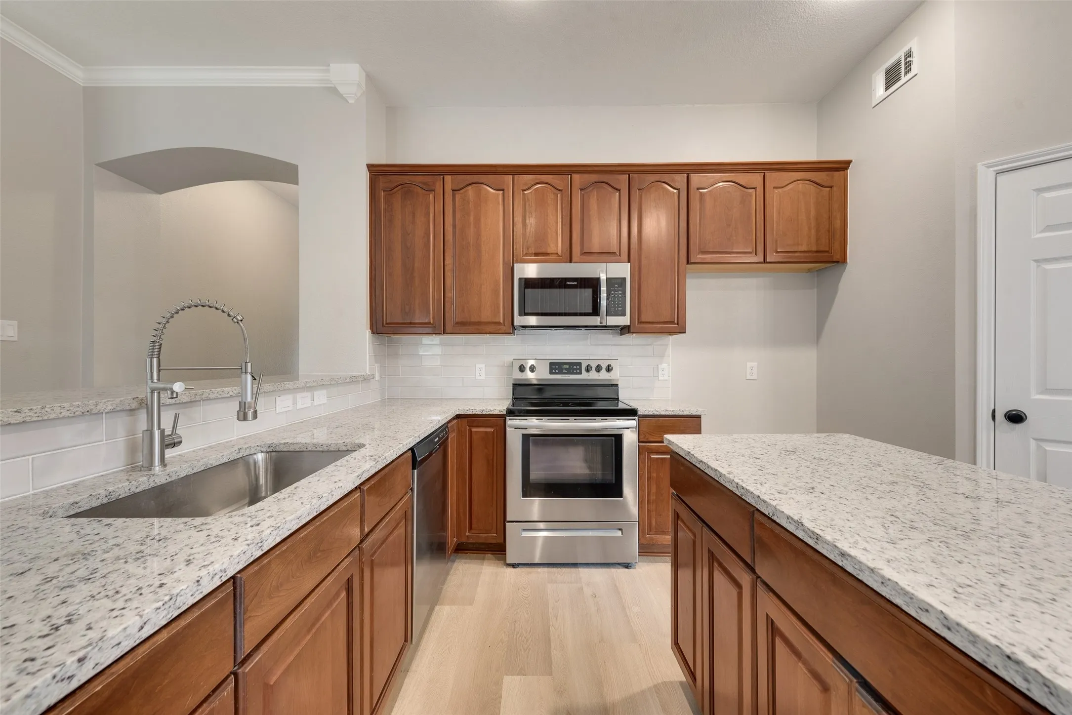 Single Family Residence For Sale in Denton County , 9461 Wichita Trail, Frisco, Texas 75033, 4 Bedroom, 2 Bathroom, 2 Garage spaces, 1,753 Sqft, built in 1999, mls#21290921, Real Estate Agent in Frisco, Homes For Sale in Denton county, Homes For Sale in Frisco, Realtor in Frisco Texas, Real Estate Brokerage Independent Realty Texas, Luminita Cordes Realtor