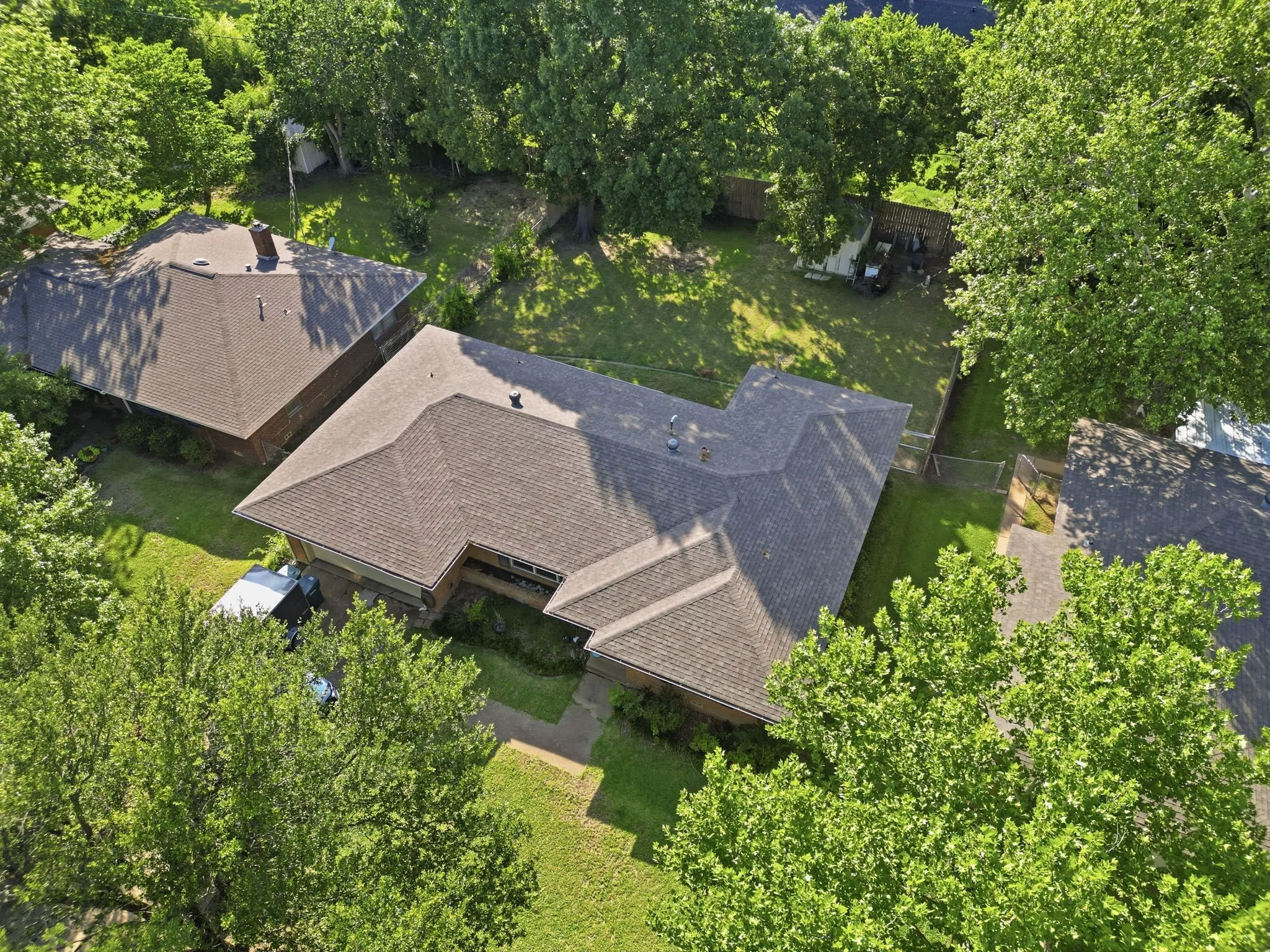 Single Family Residence For Sale in Grayson County , 1411 Robin Drive, Sherman, Texas 75092, 3 Bedroom, 2 Bathroom, 2 Garage spaces, 1,439 Sqft, built in 1960, mls#21288647, Real Estate Agent in Sherman, Homes For Sale in Grayson county, Homes For Sale in Sherman, Realtor in Sherman Texas, Real Estate Brokerage Independent Realty Texas, Luminita Cordes Realtor