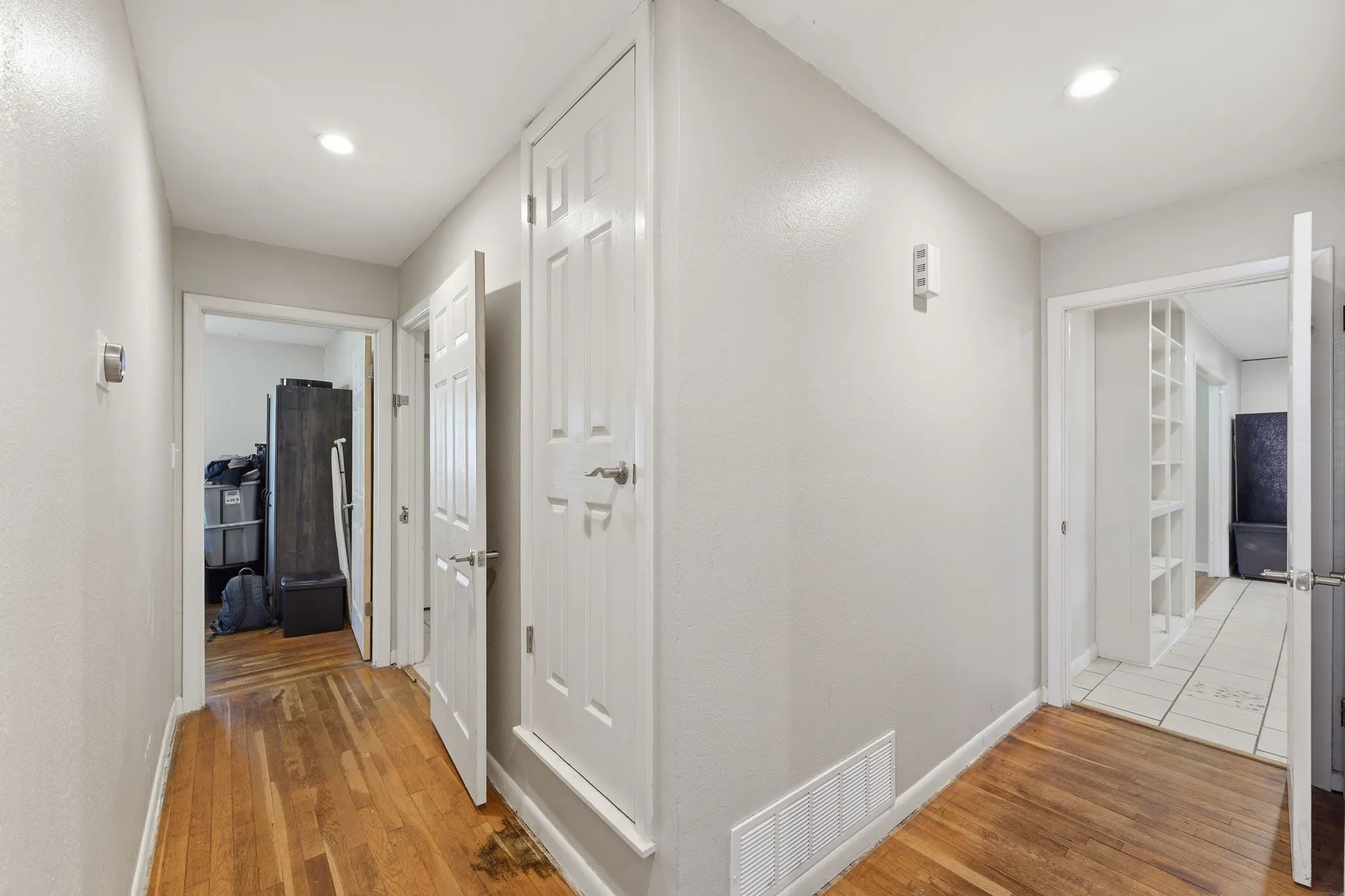 Single Family Residence For Sale in Grayson County , 1411 Robin Drive, Sherman, Texas 75092, 3 Bedroom, 2 Bathroom, 2 Garage spaces, 1,439 Sqft, built in 1960, mls#21288647, Real Estate Agent in Sherman, Homes For Sale in Grayson county, Homes For Sale in Sherman, Realtor in Sherman Texas, Real Estate Brokerage Independent Realty Texas, Luminita Cordes Realtor