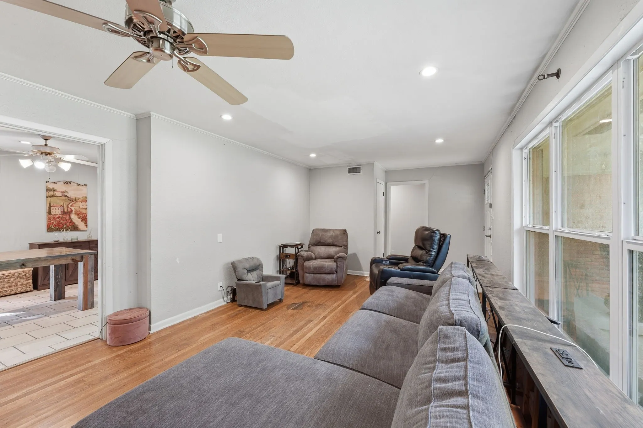 Single Family Residence For Sale in Grayson County , 1411 Robin Drive, Sherman, Texas 75092, 3 Bedroom, 2 Bathroom, 2 Garage spaces, 1,439 Sqft, built in 1960, mls#21288647, Real Estate Agent in Sherman, Homes For Sale in Grayson county, Homes For Sale in Sherman, Realtor in Sherman Texas, Real Estate Brokerage Independent Realty Texas, Luminita Cordes Realtor