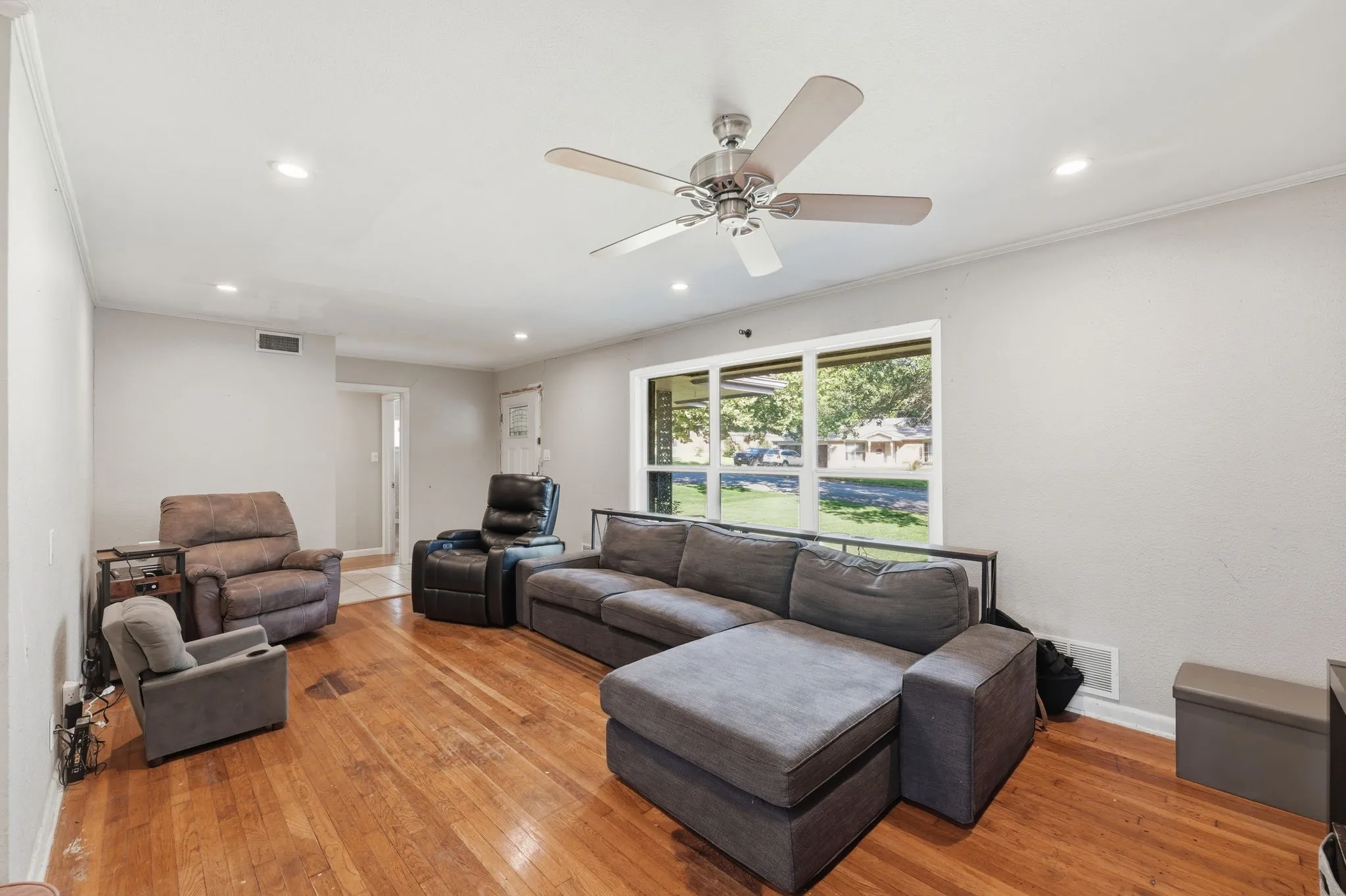 Single Family Residence For Sale in Grayson County , 1411 Robin Drive, Sherman, Texas 75092, 3 Bedroom, 2 Bathroom, 2 Garage spaces, 1,439 Sqft, built in 1960, mls#21288647, Real Estate Agent in Sherman, Homes For Sale in Grayson county, Homes For Sale in Sherman, Realtor in Sherman Texas, Real Estate Brokerage Independent Realty Texas, Luminita Cordes Realtor