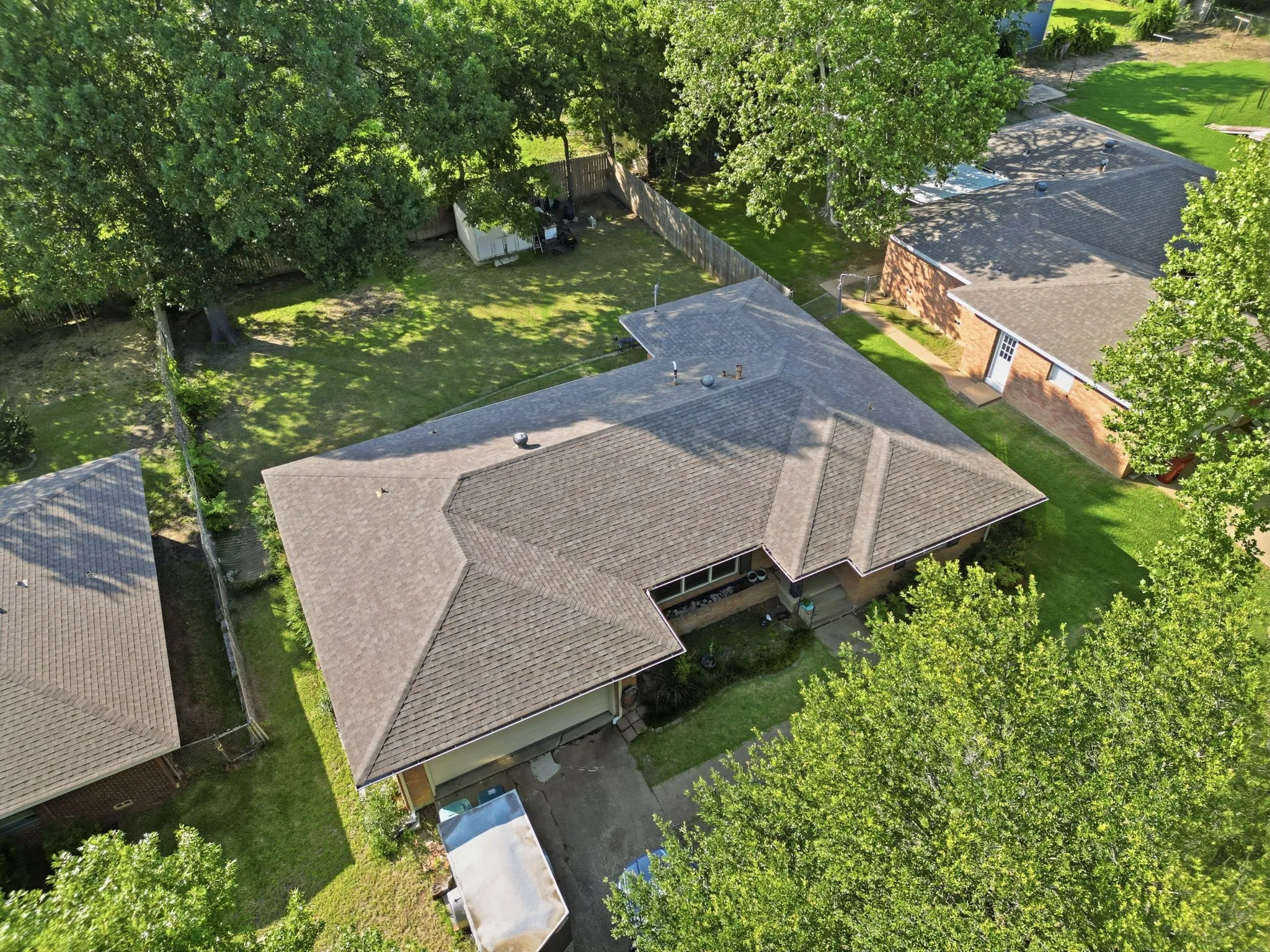 Single Family Residence For Sale in Grayson County , 1411 Robin Drive, Sherman, Texas 75092, 3 Bedroom, 2 Bathroom, 2 Garage spaces, 1,439 Sqft, built in 1960, mls#21288647, Real Estate Agent in Sherman, Homes For Sale in Grayson county, Homes For Sale in Sherman, Realtor in Sherman Texas, Real Estate Brokerage Independent Realty Texas, Luminita Cordes Realtor