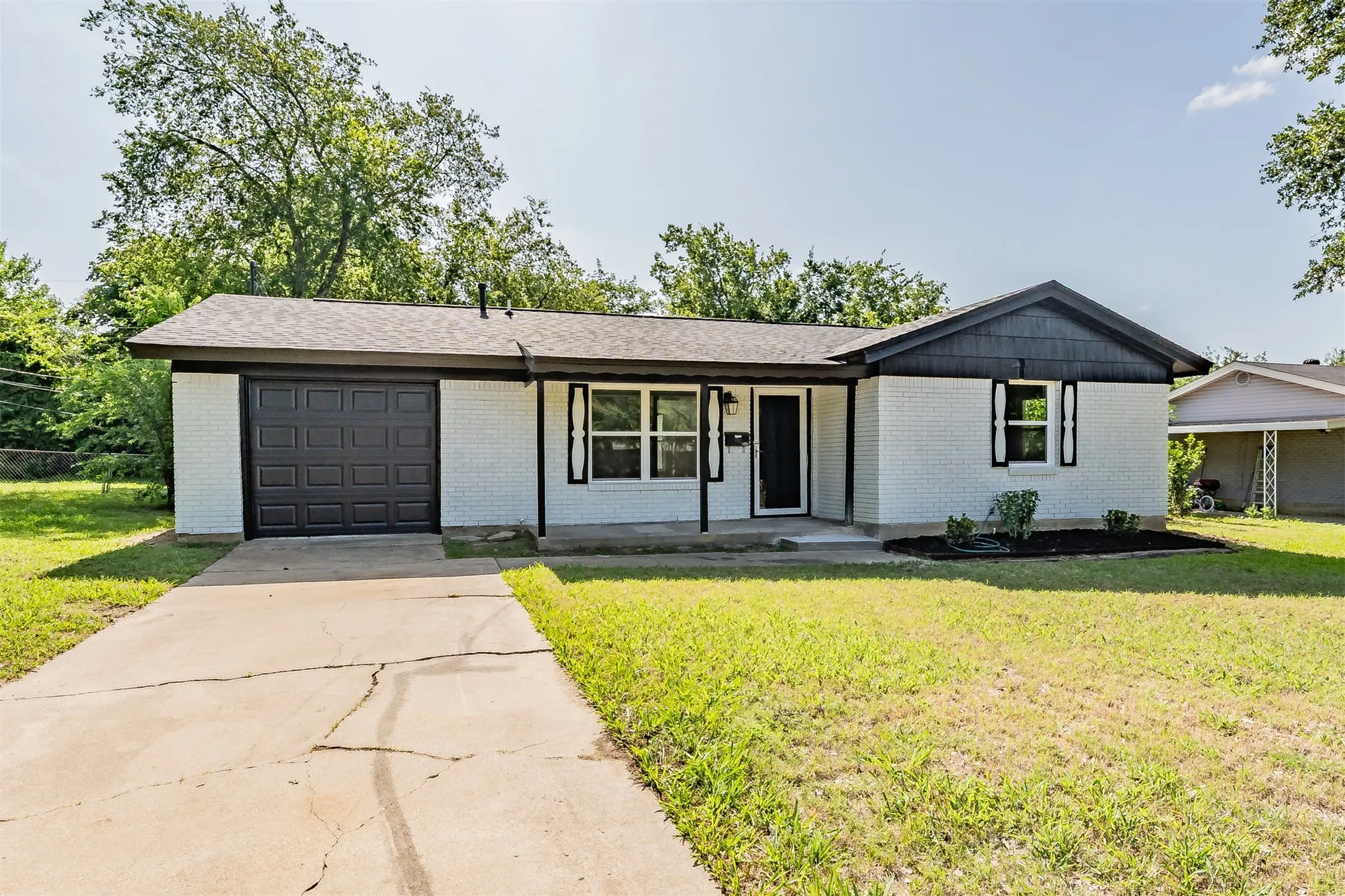 Single Family Residence For Sale in Tarrant County , 4920 Colorado Boulevard, North Richland Hills, Texas 76180, 3 Bedroom, 2 Bathroom, 1 Garage spaces, 1,410 Sqft, built in 1960, mls#21290160, Real Estate Agent in North Richland Hills, Homes For Sale in Tarrant county, Homes For Sale in North Richland Hills, Realtor in North Richland Hills Texas, Real Estate Brokerage Independent Realty Texas, Luminita Cordes Realtor