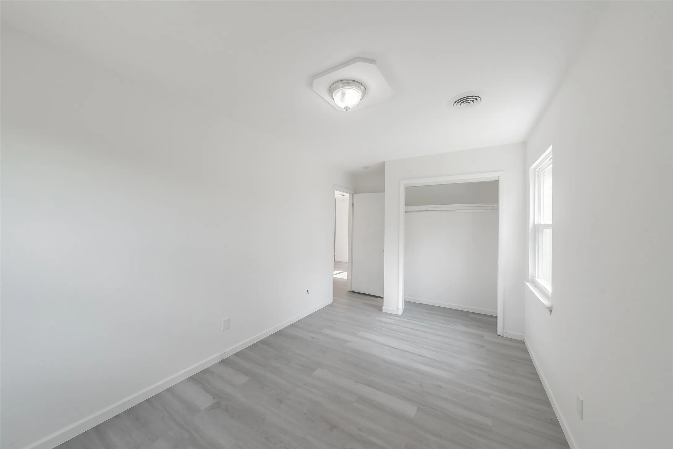 Single Family Residence For Sale in Tarrant County , 4920 Colorado Boulevard, North Richland Hills, Texas 76180, 3 Bedroom, 2 Bathroom, 1 Garage spaces, 1,410 Sqft, built in 1960, mls#21290160, Real Estate Agent in North Richland Hills, Homes For Sale in Tarrant county, Homes For Sale in North Richland Hills, Realtor in North Richland Hills Texas, Real Estate Brokerage Independent Realty Texas, Luminita Cordes Realtor