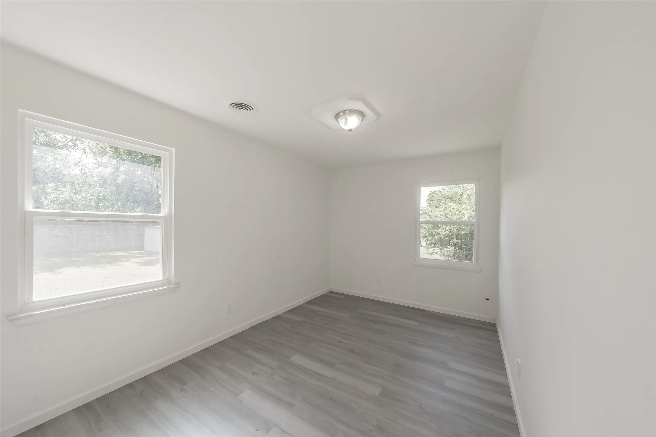 Single Family Residence For Sale in Tarrant County , 4920 Colorado Boulevard, North Richland Hills, Texas 76180, 3 Bedroom, 2 Bathroom, 1 Garage spaces, 1,410 Sqft, built in 1960, mls#21290160, Real Estate Agent in North Richland Hills, Homes For Sale in Tarrant county, Homes For Sale in North Richland Hills, Realtor in North Richland Hills Texas, Real Estate Brokerage Independent Realty Texas, Luminita Cordes Realtor