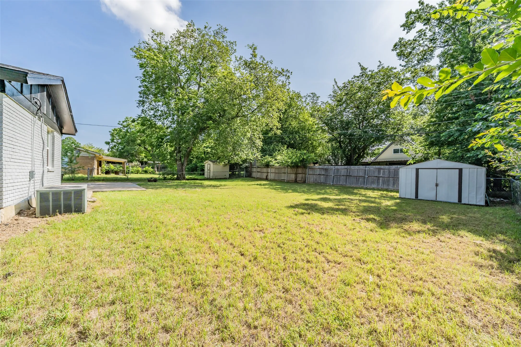 Single Family Residence For Sale in Tarrant County , 4920 Colorado Boulevard, North Richland Hills, Texas 76180, 3 Bedroom, 2 Bathroom, 1 Garage spaces, 1,410 Sqft, built in 1960, mls#21290160, Real Estate Agent in North Richland Hills, Homes For Sale in Tarrant county, Homes For Sale in North Richland Hills, Realtor in North Richland Hills Texas, Real Estate Brokerage Independent Realty Texas, Luminita Cordes Realtor