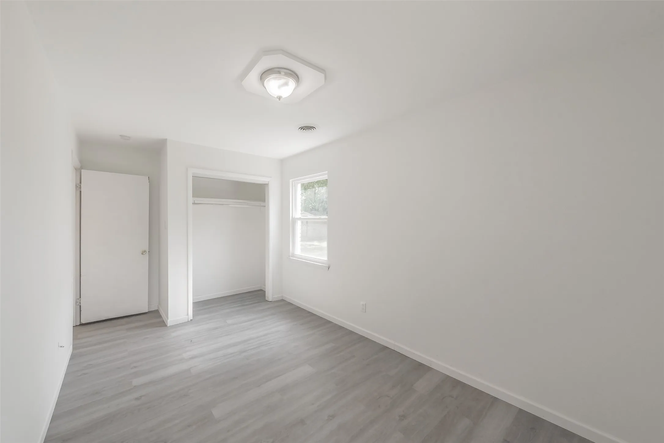 Single Family Residence For Sale in Tarrant County , 4920 Colorado Boulevard, North Richland Hills, Texas 76180, 3 Bedroom, 2 Bathroom, 1 Garage spaces, 1,410 Sqft, built in 1960, mls#21290160, Real Estate Agent in North Richland Hills, Homes For Sale in Tarrant county, Homes For Sale in North Richland Hills, Realtor in North Richland Hills Texas, Real Estate Brokerage Independent Realty Texas, Luminita Cordes Realtor