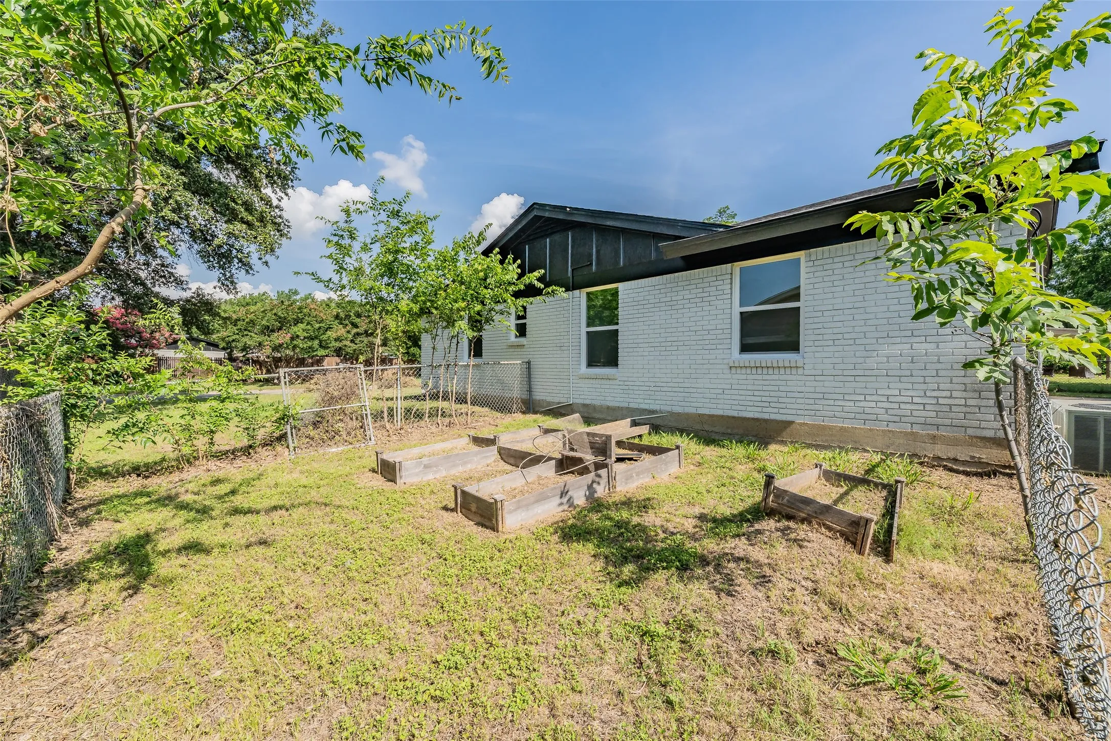 Single Family Residence For Sale in Tarrant County , 4920 Colorado Boulevard, North Richland Hills, Texas 76180, 3 Bedroom, 2 Bathroom, 1 Garage spaces, 1,410 Sqft, built in 1960, mls#21290160, Real Estate Agent in North Richland Hills, Homes For Sale in Tarrant county, Homes For Sale in North Richland Hills, Realtor in North Richland Hills Texas, Real Estate Brokerage Independent Realty Texas, Luminita Cordes Realtor