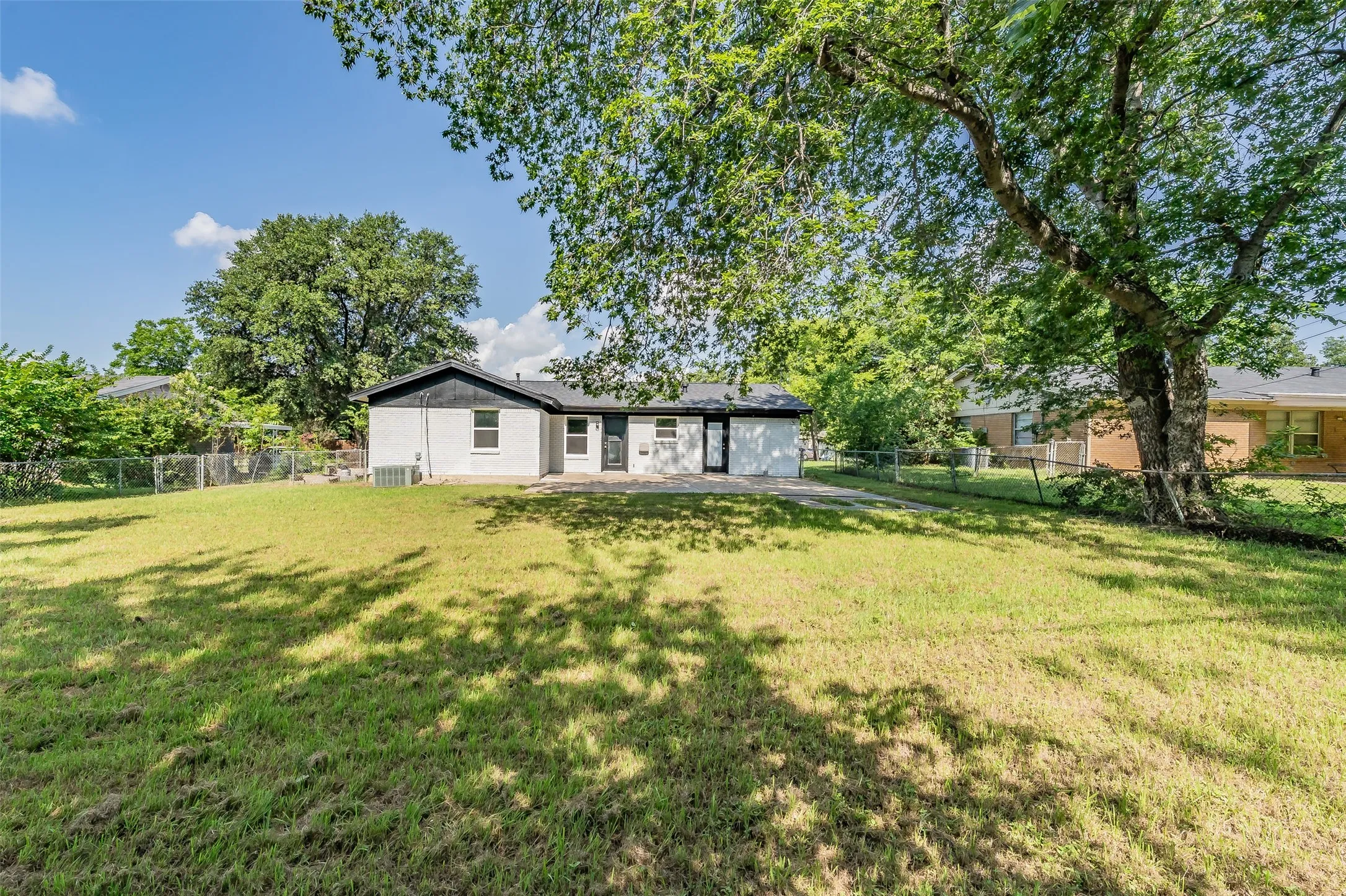 Single Family Residence For Sale in Tarrant County , 4920 Colorado Boulevard, North Richland Hills, Texas 76180, 3 Bedroom, 2 Bathroom, 1 Garage spaces, 1,410 Sqft, built in 1960, mls#21290160, Real Estate Agent in North Richland Hills, Homes For Sale in Tarrant county, Homes For Sale in North Richland Hills, Realtor in North Richland Hills Texas, Real Estate Brokerage Independent Realty Texas, Luminita Cordes Realtor
