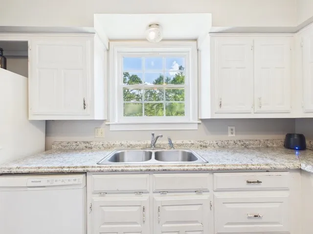 Single Family Residence For Sale in Van Zandt County , 7574 State Highway 64, Ben Wheeler, Texas 75754, 3 Bedroom, 3 Bathroom, 4 Garage spaces, 2,080 Sqft, built in 1984, mls#21291247, Real Estate Agent in Ben Wheeler, Homes For Sale in Van Zandt county, Homes For Sale in Ben Wheeler, Realtor in Ben Wheeler Texas, Real Estate Brokerage Independent Realty Texas, Luminita Cordes Realtor
