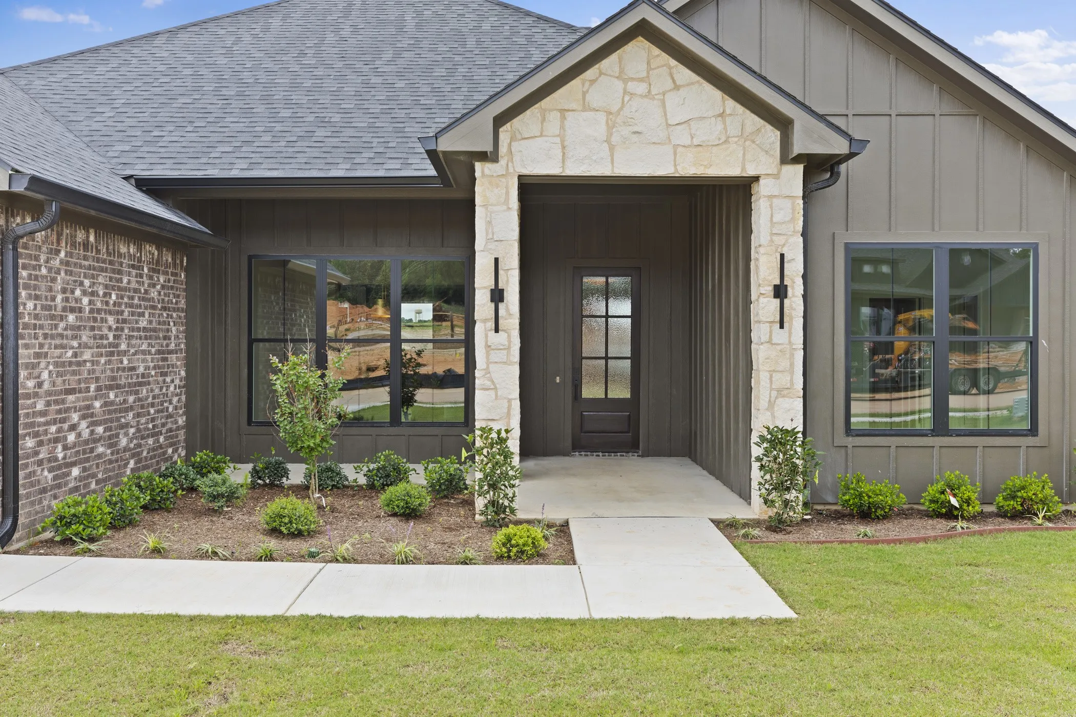 Single Family Residence For Sale in Smith County , 16417 Clearview Drive, Lindale, Texas 75771, 4 Bedroom, 4 Bathroom, 2 Garage spaces, 2,318 Sqft, built in 2026, mls#21291270, Real Estate Agent in Lindale, Homes For Sale in Smith county, Homes For Sale in Lindale, Realtor in Lindale Texas, Real Estate Brokerage Independent Realty Texas, Luminita Cordes Realtor