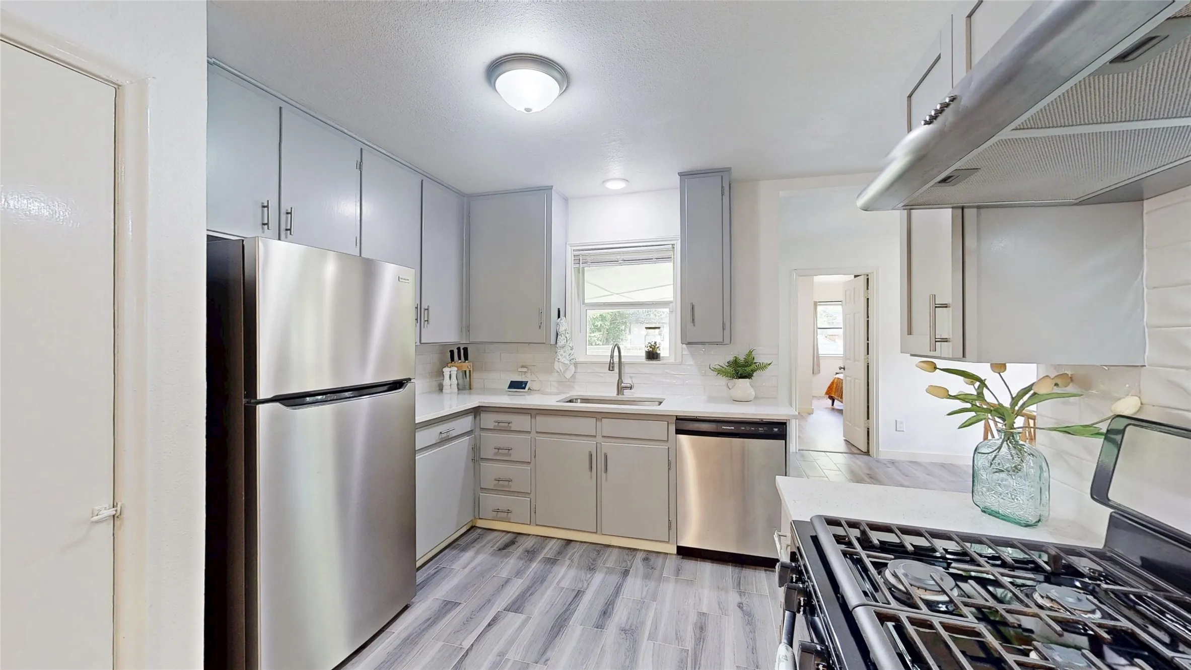 Single Family Residence For Sale in Dallas County , 922 Tamara Lane, Grand Prairie, Texas 75051, 3 Bedroom, 2 Bathroom, 1 Garage spaces, 1,254 Sqft, built in 1952, mls#21290964, Real Estate Agent in Grand Prairie, Homes For Sale in Dallas county, Homes For Sale in Grand Prairie, Realtor in Grand Prairie Texas, Real Estate Brokerage Independent Realty Texas, Luminita Cordes Realtor