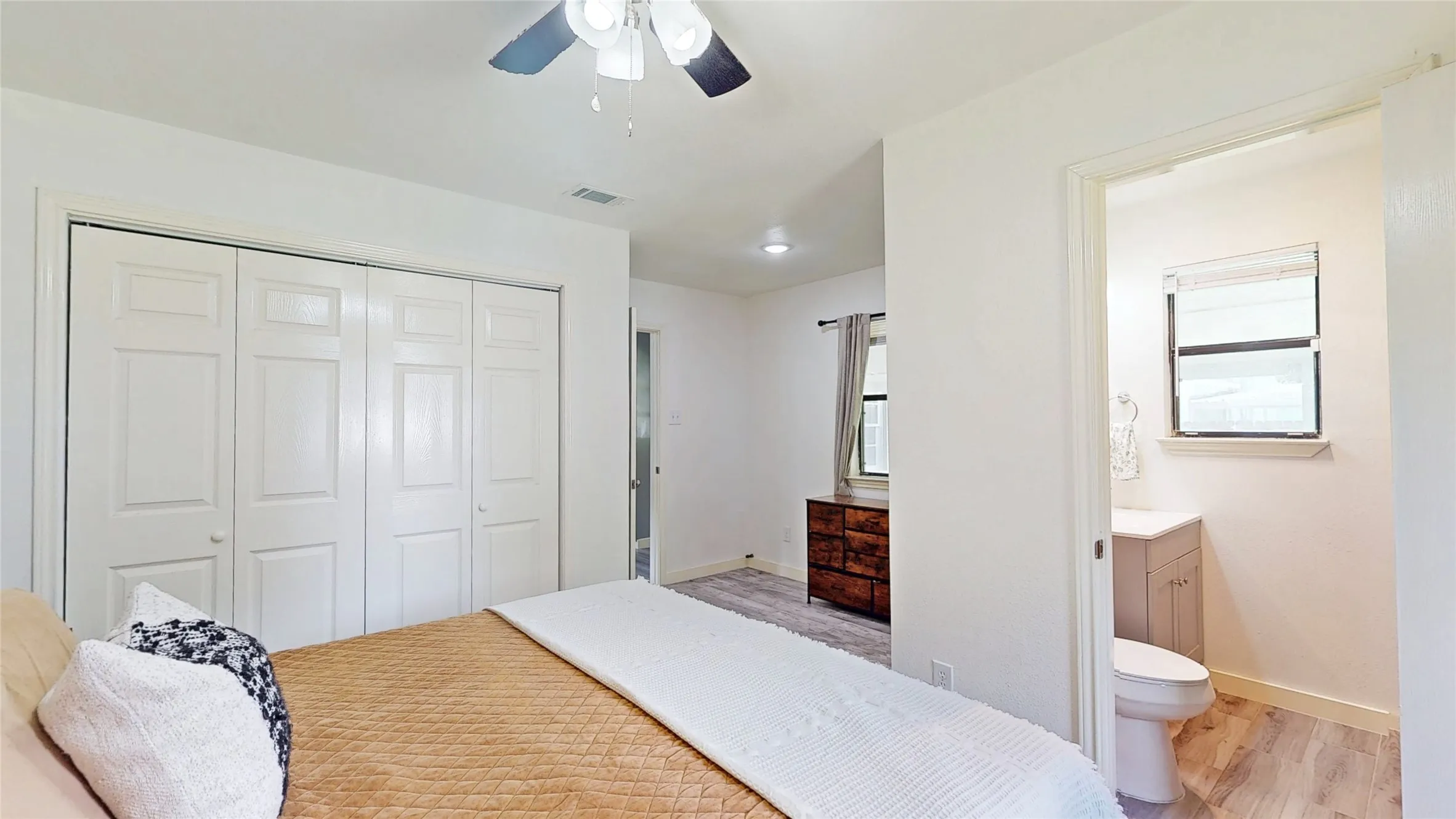 Single Family Residence For Sale in Dallas County , 922 Tamara Lane, Grand Prairie, Texas 75051, 3 Bedroom, 2 Bathroom, 1 Garage spaces, 1,254 Sqft, built in 1952, mls#21290964, Real Estate Agent in Grand Prairie, Homes For Sale in Dallas county, Homes For Sale in Grand Prairie, Realtor in Grand Prairie Texas, Real Estate Brokerage Independent Realty Texas, Luminita Cordes Realtor