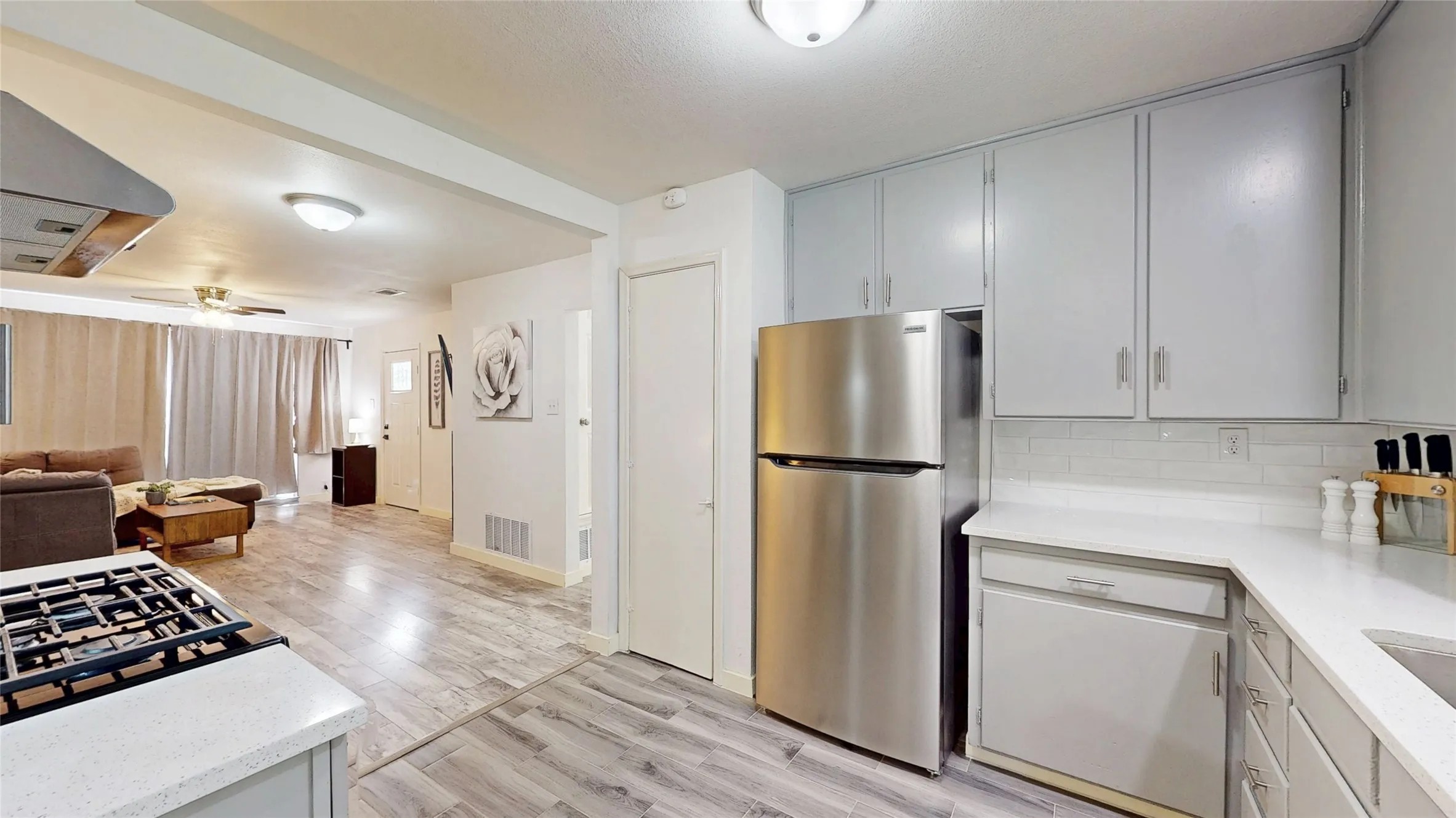 Single Family Residence For Sale in Dallas County , 922 Tamara Lane, Grand Prairie, Texas 75051, 3 Bedroom, 2 Bathroom, 1 Garage spaces, 1,254 Sqft, built in 1952, mls#21290964, Real Estate Agent in Grand Prairie, Homes For Sale in Dallas county, Homes For Sale in Grand Prairie, Realtor in Grand Prairie Texas, Real Estate Brokerage Independent Realty Texas, Luminita Cordes Realtor