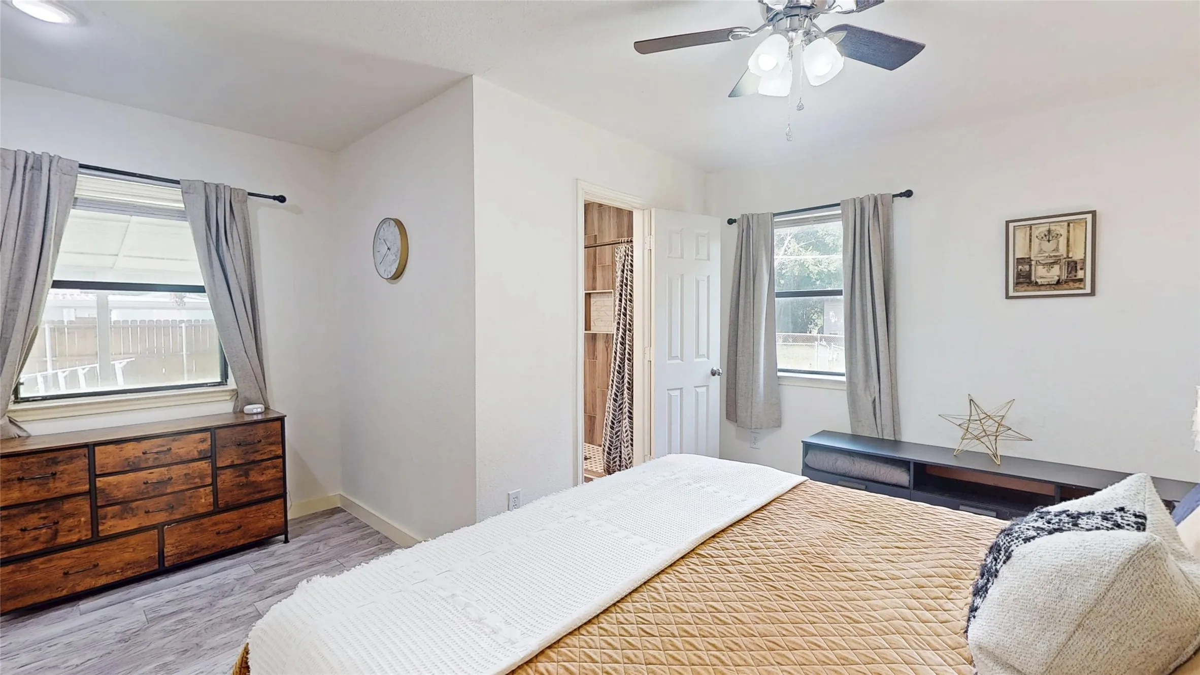 Single Family Residence For Sale in Dallas County , 922 Tamara Lane, Grand Prairie, Texas 75051, 3 Bedroom, 2 Bathroom, 1 Garage spaces, 1,254 Sqft, built in 1952, mls#21290964, Real Estate Agent in Grand Prairie, Homes For Sale in Dallas county, Homes For Sale in Grand Prairie, Realtor in Grand Prairie Texas, Real Estate Brokerage Independent Realty Texas, Luminita Cordes Realtor
