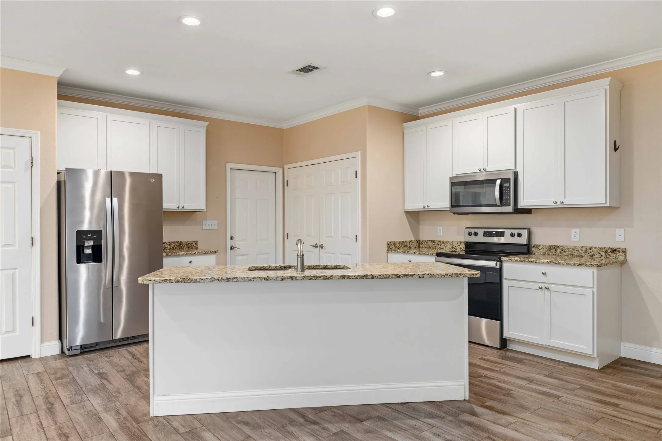 Condominium For Sale in Brown County , 3001 Waterstone Drive, Brownwood, Texas 76801, 3 Bedroom, 2 Bathroom, 2 Garage spaces, 1,482 Sqft, built in 2020, mls#21284802, Real Estate Agent in Brownwood, Homes For Sale in Brown county, Homes For Sale in Brownwood, Realtor in Brownwood Texas, Real Estate Brokerage Independent Realty Texas, Luminita Cordes Realtor