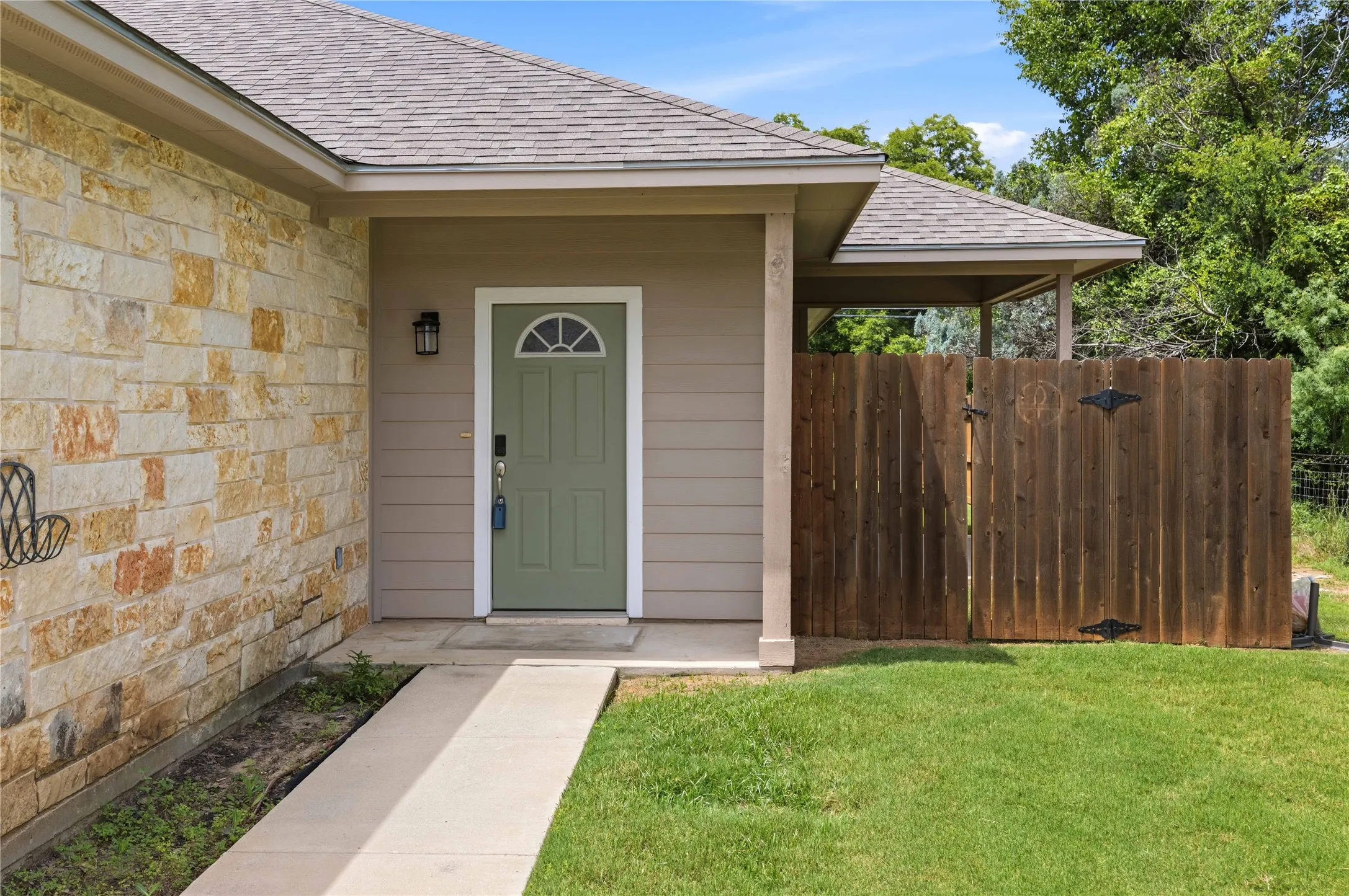 Condominium For Sale in Brown County , 3001 Waterstone Drive, Brownwood, Texas 76801, 3 Bedroom, 2 Bathroom, 2 Garage spaces, 1,482 Sqft, built in 2020, mls#21284802, Real Estate Agent in Brownwood, Homes For Sale in Brown county, Homes For Sale in Brownwood, Realtor in Brownwood Texas, Real Estate Brokerage Independent Realty Texas, Luminita Cordes Realtor