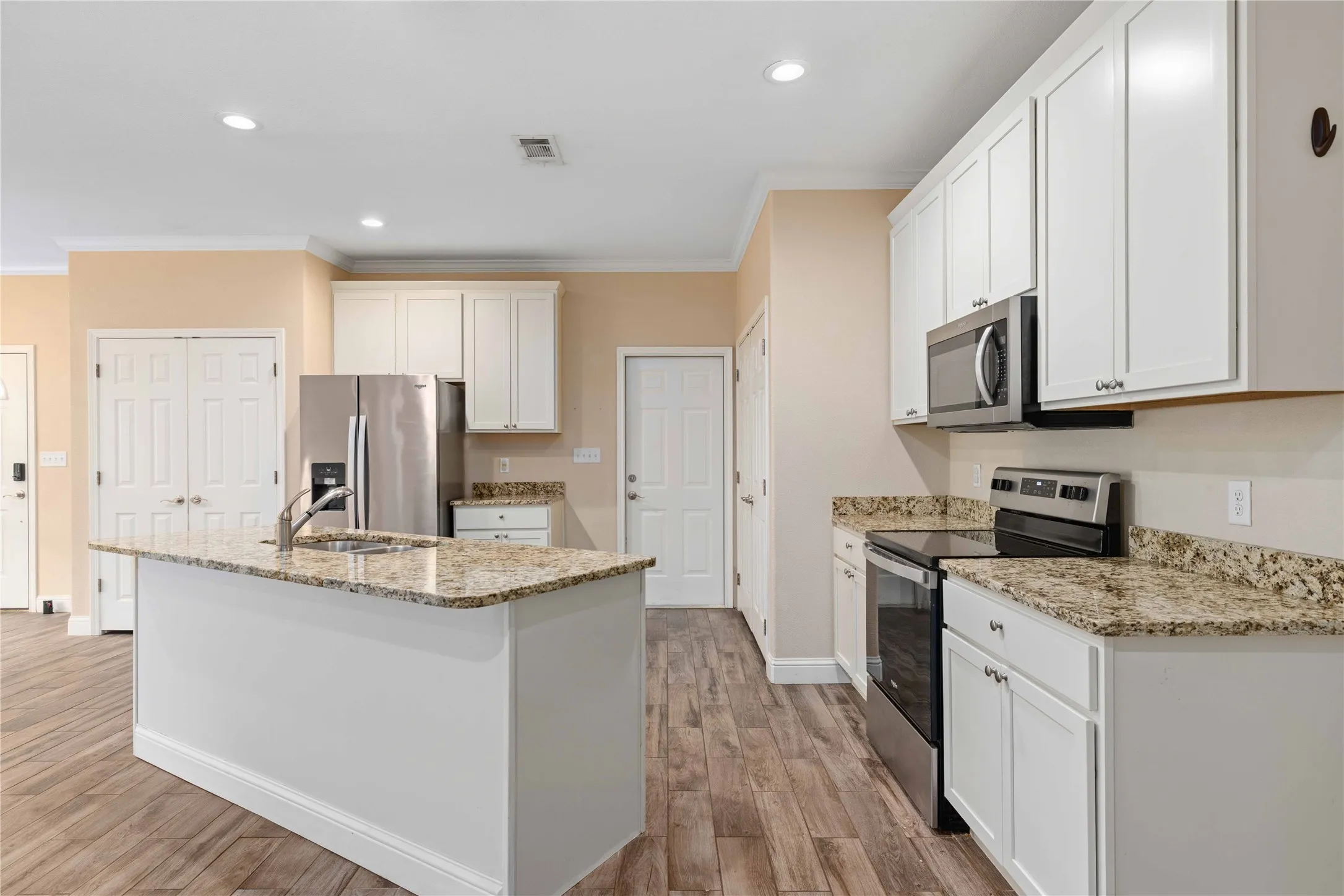 Condominium For Sale in Brown County , 3001 Waterstone Drive, Brownwood, Texas 76801, 3 Bedroom, 2 Bathroom, 2 Garage spaces, 1,482 Sqft, built in 2020, mls#21284802, Real Estate Agent in Brownwood, Homes For Sale in Brown county, Homes For Sale in Brownwood, Realtor in Brownwood Texas, Real Estate Brokerage Independent Realty Texas, Luminita Cordes Realtor