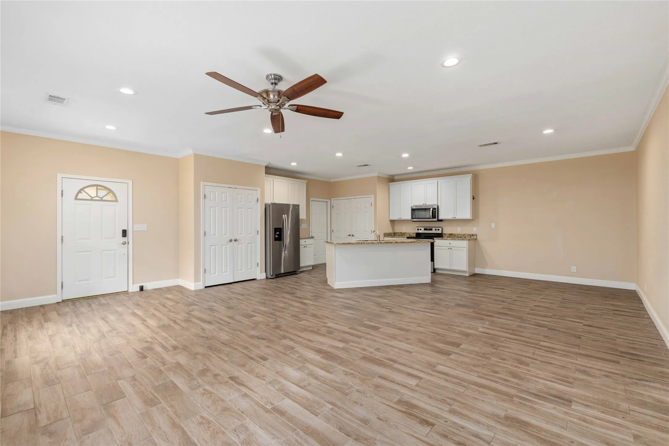 Condominium For Sale in Brown County , 3001 Waterstone Drive, Brownwood, Texas 76801, 3 Bedroom, 2 Bathroom, 2 Garage spaces, 1,482 Sqft, built in 2020, mls#21284802, Real Estate Agent in Brownwood, Homes For Sale in Brown county, Homes For Sale in Brownwood, Realtor in Brownwood Texas, Real Estate Brokerage Independent Realty Texas, Luminita Cordes Realtor