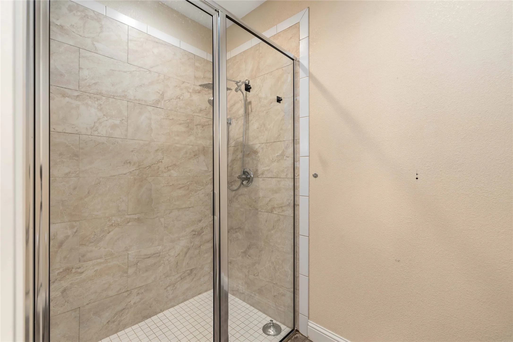 Condominium For Sale in Brown County , 3001 Waterstone Drive, Brownwood, Texas 76801, 3 Bedroom, 2 Bathroom, 2 Garage spaces, 1,482 Sqft, built in 2020, mls#21284802, Real Estate Agent in Brownwood, Homes For Sale in Brown county, Homes For Sale in Brownwood, Realtor in Brownwood Texas, Real Estate Brokerage Independent Realty Texas, Luminita Cordes Realtor