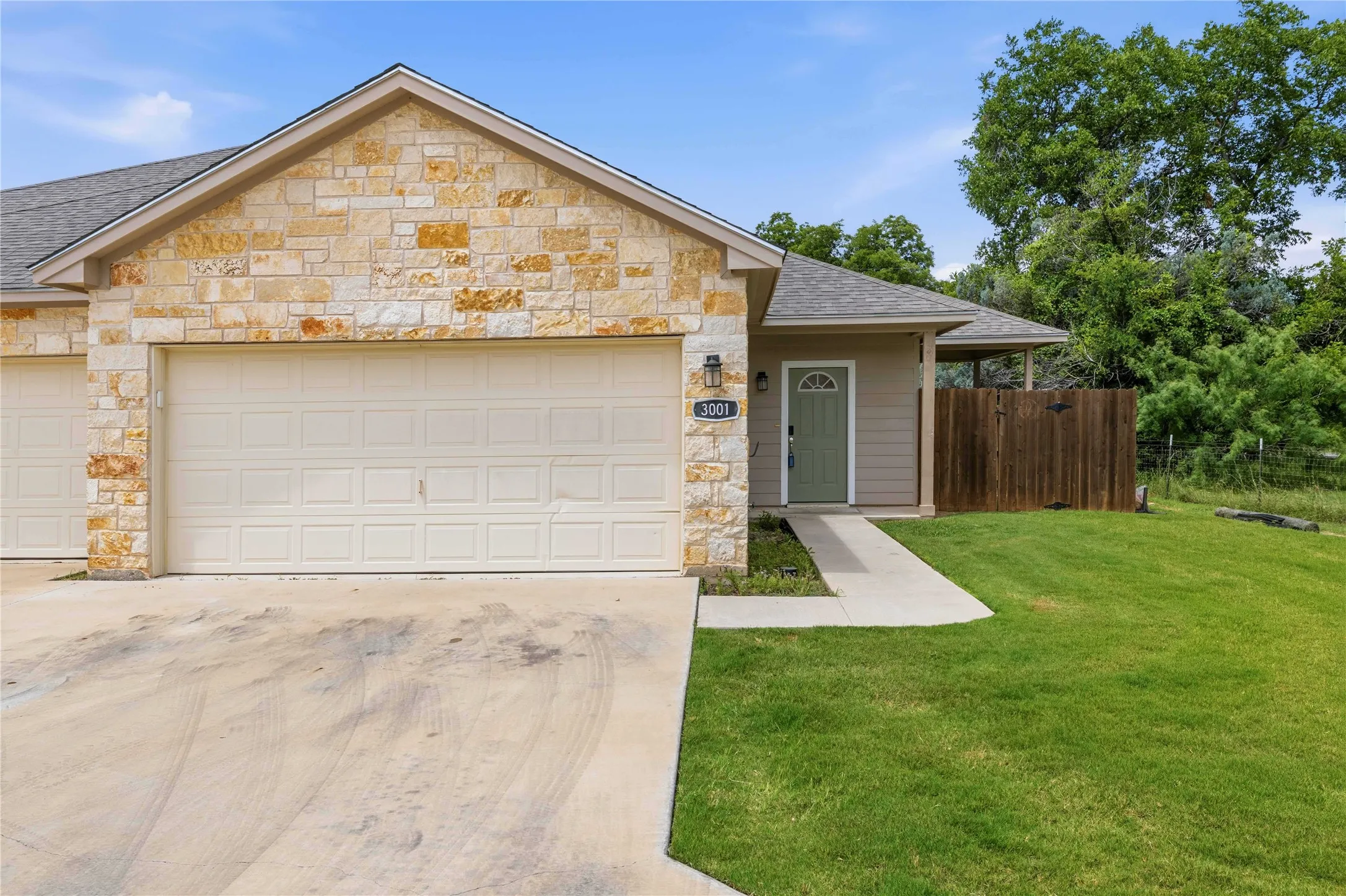 Condominium For Sale in Brown County , 3001 Waterstone Drive, Brownwood, Texas 76801, 3 Bedroom, 2 Bathroom, 2 Garage spaces, 1,482 Sqft, built in 2020, mls#21284802, Real Estate Agent in Brownwood, Homes For Sale in Brown county, Homes For Sale in Brownwood, Realtor in Brownwood Texas, Real Estate Brokerage Independent Realty Texas, Luminita Cordes Realtor