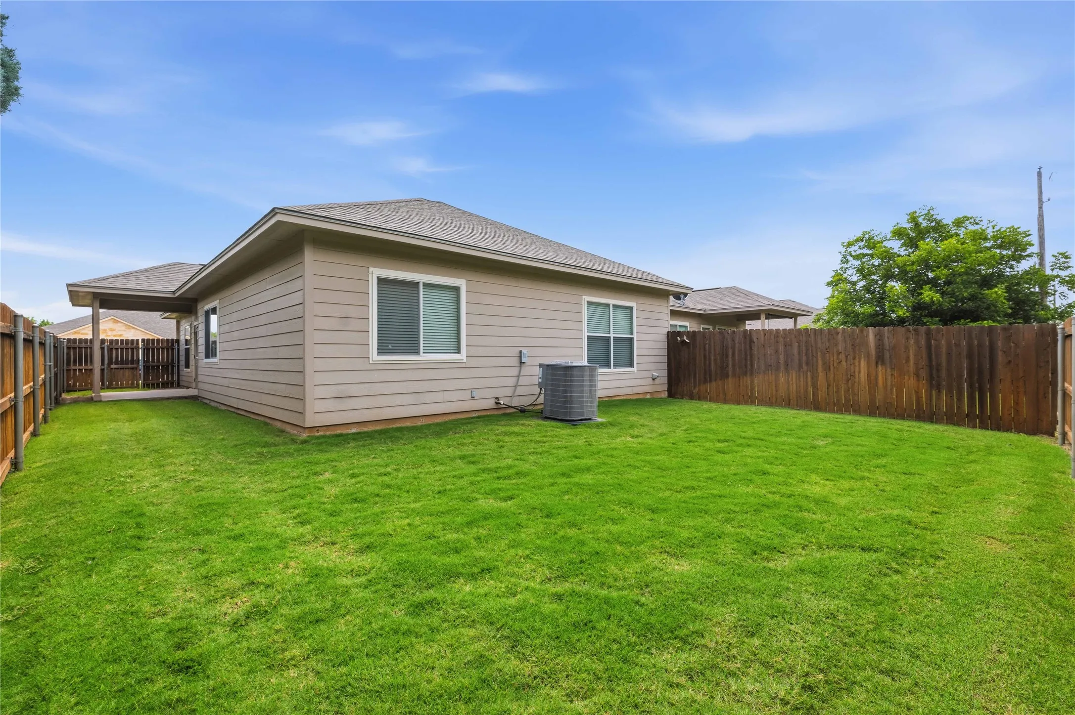Condominium For Sale in Brown County , 3001 Waterstone Drive, Brownwood, Texas 76801, 3 Bedroom, 2 Bathroom, 2 Garage spaces, 1,482 Sqft, built in 2020, mls#21284802, Real Estate Agent in Brownwood, Homes For Sale in Brown county, Homes For Sale in Brownwood, Realtor in Brownwood Texas, Real Estate Brokerage Independent Realty Texas, Luminita Cordes Realtor