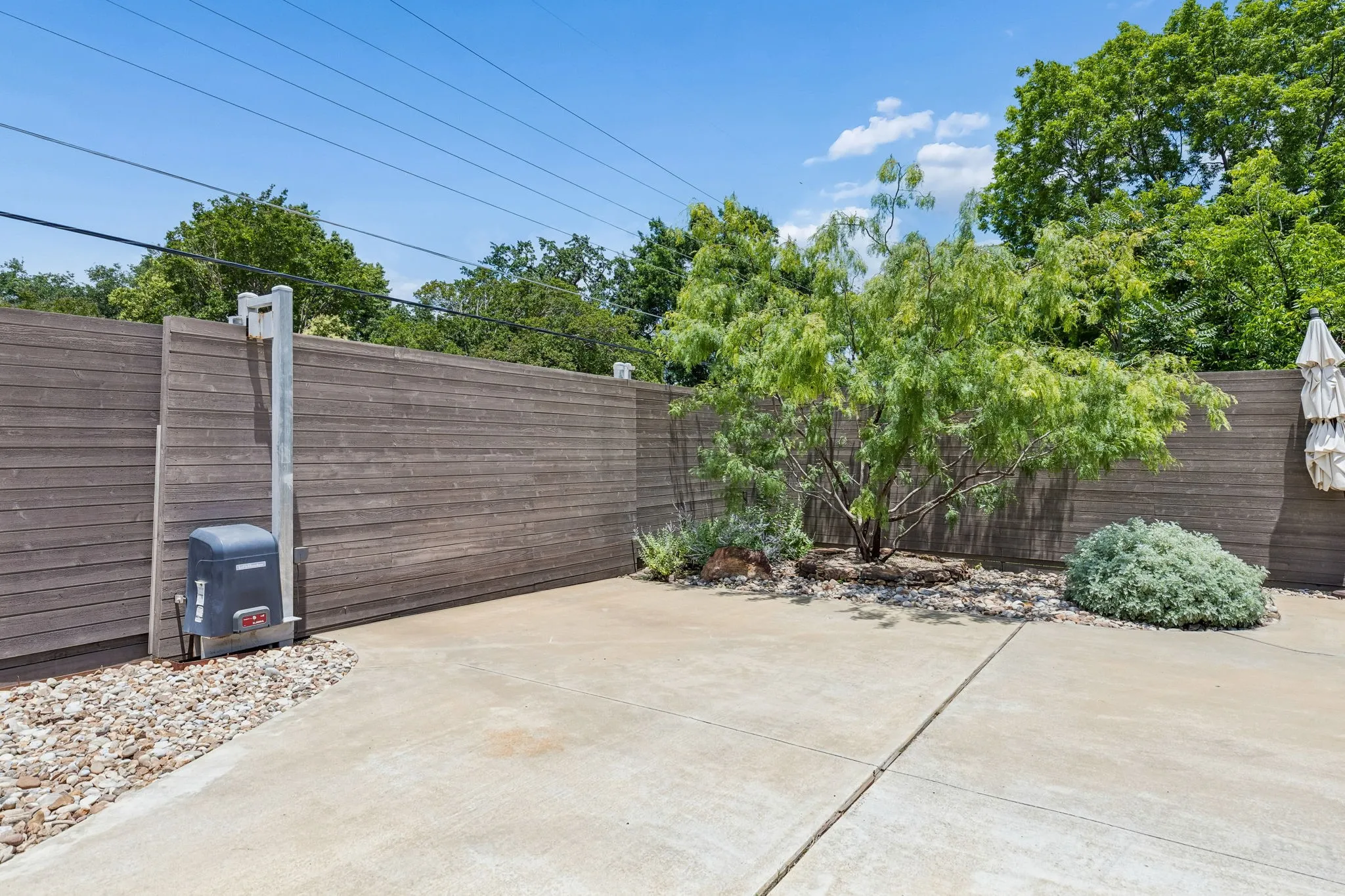 Single Family Residence For Sale in Dallas County , 11057 Mandalay Drive, Dallas, Texas 75228, 4 Bedroom, 2 Bathroom, 2 Garage spaces, 2,674 Sqft, built in 2019, mls#21290381, Real Estate Agent in Dallas, Homes For Sale in Dallas county, Homes For Sale in Dallas, Realtor in Dallas Texas, Real Estate Brokerage Independent Realty Texas, Luminita Cordes Realtor