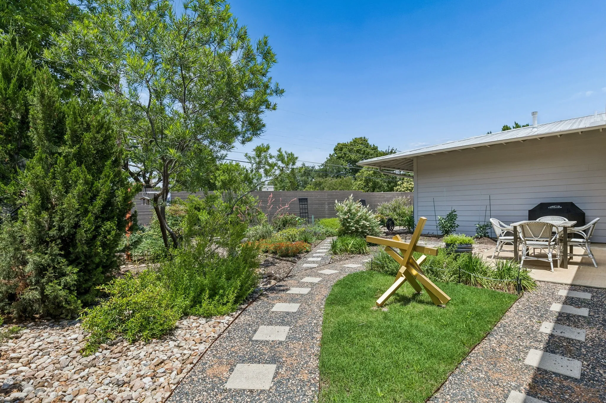 Single Family Residence For Sale in Dallas County , 11057 Mandalay Drive, Dallas, Texas 75228, 4 Bedroom, 2 Bathroom, 2 Garage spaces, 2,674 Sqft, built in 2019, mls#21290381, Real Estate Agent in Dallas, Homes For Sale in Dallas county, Homes For Sale in Dallas, Realtor in Dallas Texas, Real Estate Brokerage Independent Realty Texas, Luminita Cordes Realtor