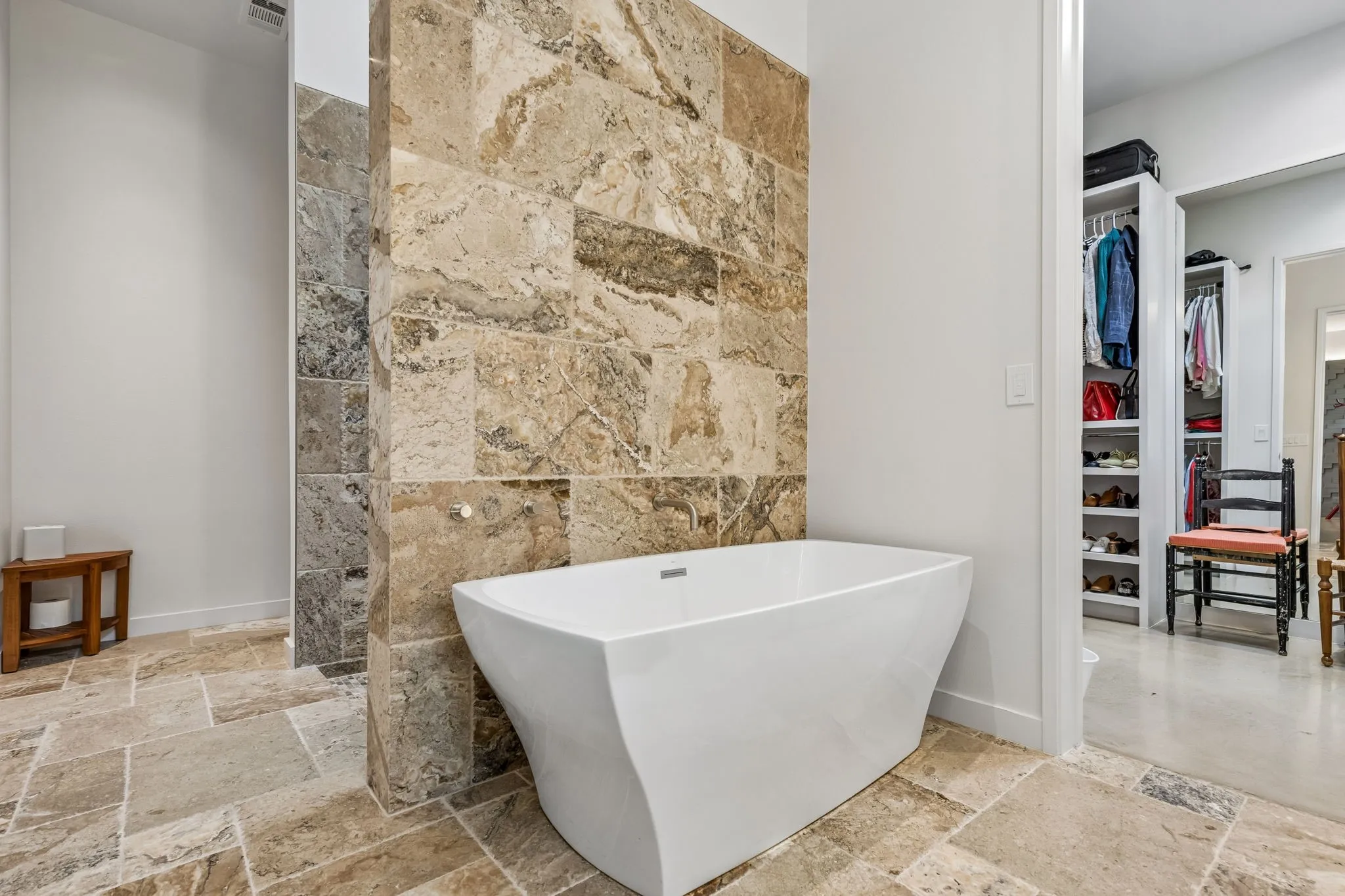 Single Family Residence For Sale in Dallas County , 11057 Mandalay Drive, Dallas, Texas 75228, 4 Bedroom, 2 Bathroom, 2 Garage spaces, 2,674 Sqft, built in 2019, mls#21290381, Real Estate Agent in Dallas, Homes For Sale in Dallas county, Homes For Sale in Dallas, Realtor in Dallas Texas, Real Estate Brokerage Independent Realty Texas, Luminita Cordes Realtor