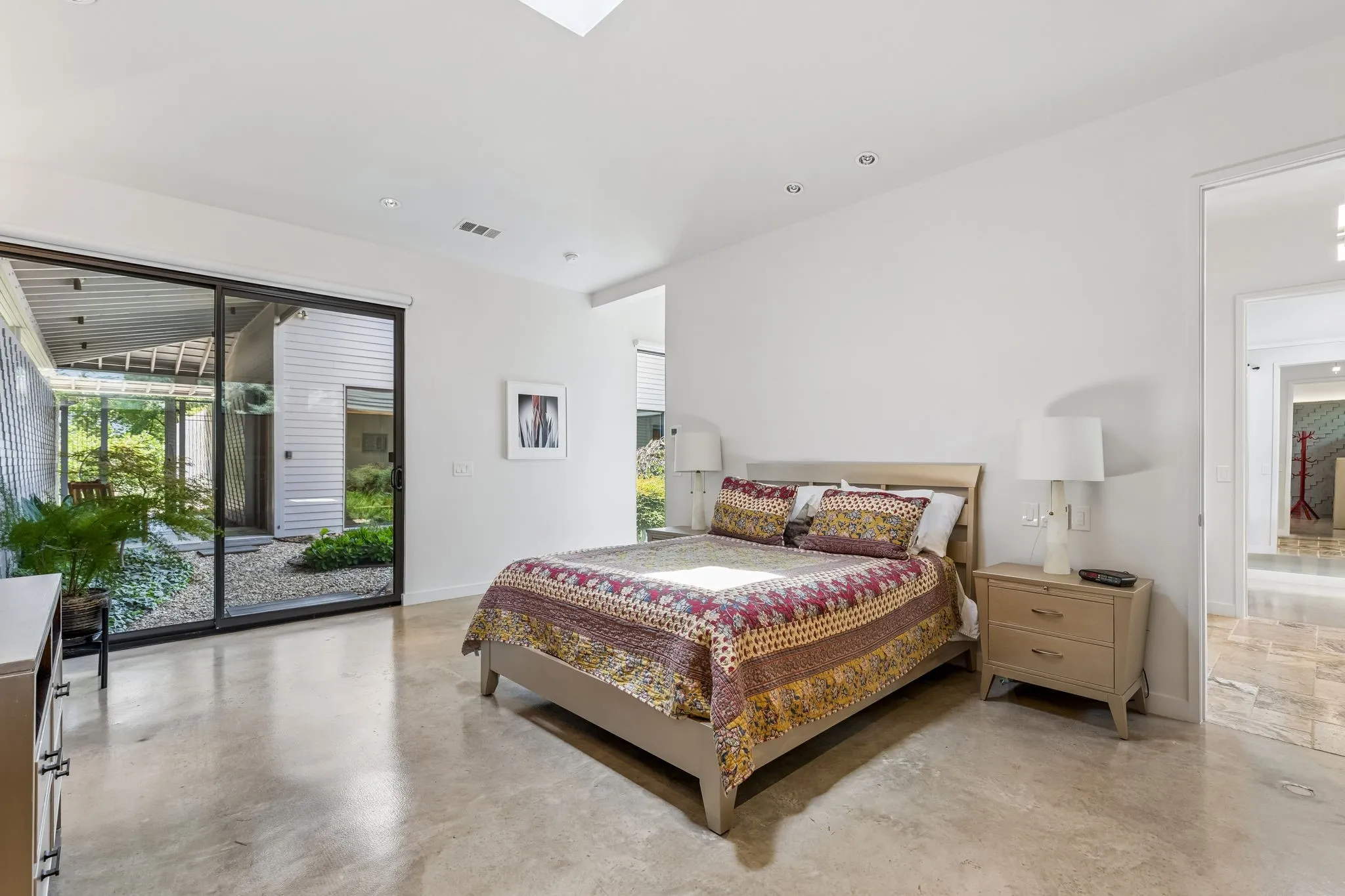 Single Family Residence For Sale in Dallas County , 11057 Mandalay Drive, Dallas, Texas 75228, 4 Bedroom, 2 Bathroom, 2 Garage spaces, 2,674 Sqft, built in 2019, mls#21290381, Real Estate Agent in Dallas, Homes For Sale in Dallas county, Homes For Sale in Dallas, Realtor in Dallas Texas, Real Estate Brokerage Independent Realty Texas, Luminita Cordes Realtor