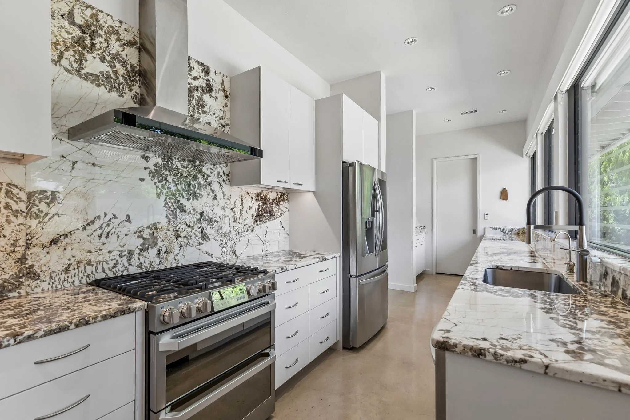 Single Family Residence For Sale in Dallas County , 11057 Mandalay Drive, Dallas, Texas 75228, 4 Bedroom, 2 Bathroom, 2 Garage spaces, 2,674 Sqft, built in 2019, mls#21290381, Real Estate Agent in Dallas, Homes For Sale in Dallas county, Homes For Sale in Dallas, Realtor in Dallas Texas, Real Estate Brokerage Independent Realty Texas, Luminita Cordes Realtor