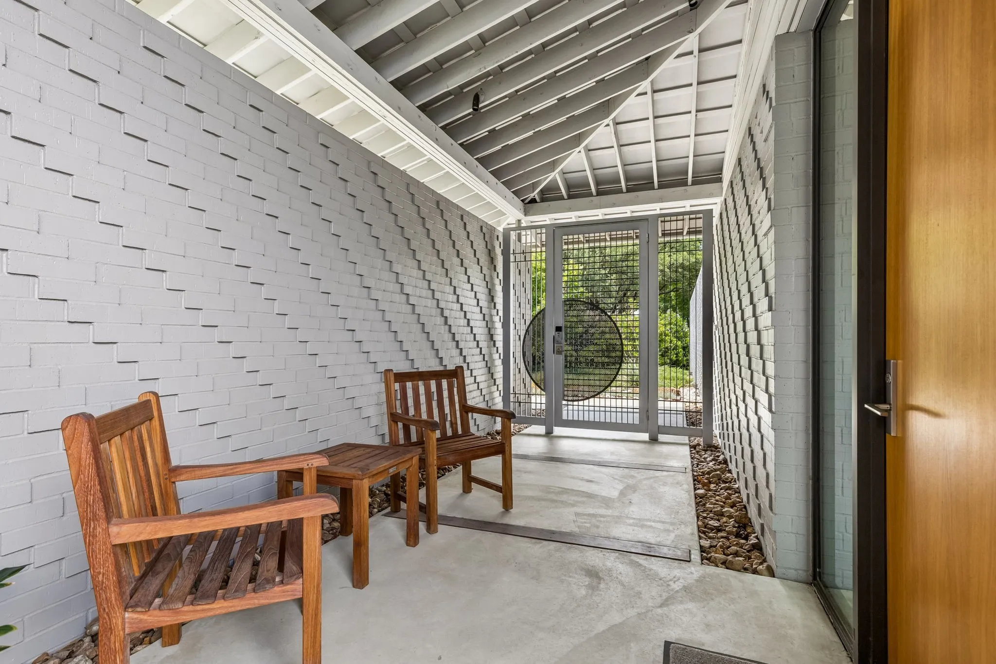 Single Family Residence For Sale in Dallas County , 11057 Mandalay Drive, Dallas, Texas 75228, 4 Bedroom, 2 Bathroom, 2 Garage spaces, 2,674 Sqft, built in 2019, mls#21290381, Real Estate Agent in Dallas, Homes For Sale in Dallas county, Homes For Sale in Dallas, Realtor in Dallas Texas, Real Estate Brokerage Independent Realty Texas, Luminita Cordes Realtor