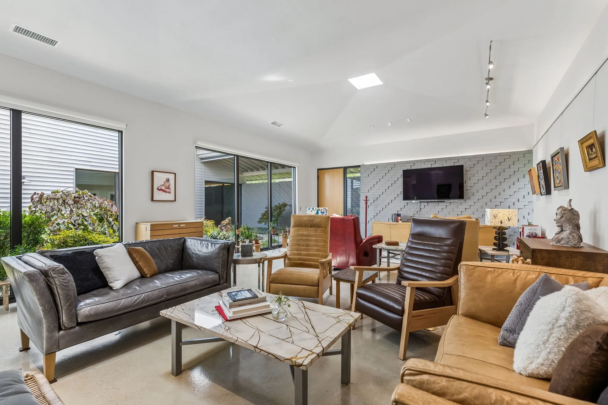 Single Family Residence For Sale in Dallas County , 11057 Mandalay Drive, Dallas, Texas 75228, 4 Bedroom, 2 Bathroom, 2 Garage spaces, 2,674 Sqft, built in 2019, mls#21290381, Real Estate Agent in Dallas, Homes For Sale in Dallas county, Homes For Sale in Dallas, Realtor in Dallas Texas, Real Estate Brokerage Independent Realty Texas, Luminita Cordes Realtor