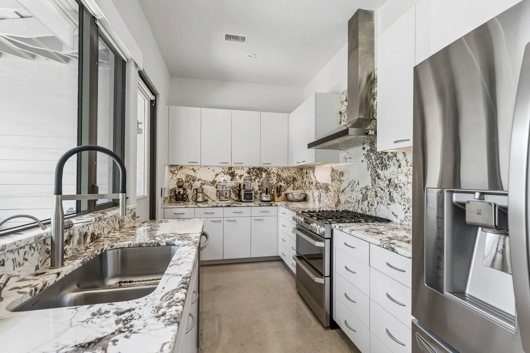 Single Family Residence For Sale in Dallas County , 11057 Mandalay Drive, Dallas, Texas 75228, 4 Bedroom, 2 Bathroom, 2 Garage spaces, 2,674 Sqft, built in 2019, mls#21290381, Real Estate Agent in Dallas, Homes For Sale in Dallas county, Homes For Sale in Dallas, Realtor in Dallas Texas, Real Estate Brokerage Independent Realty Texas, Luminita Cordes Realtor